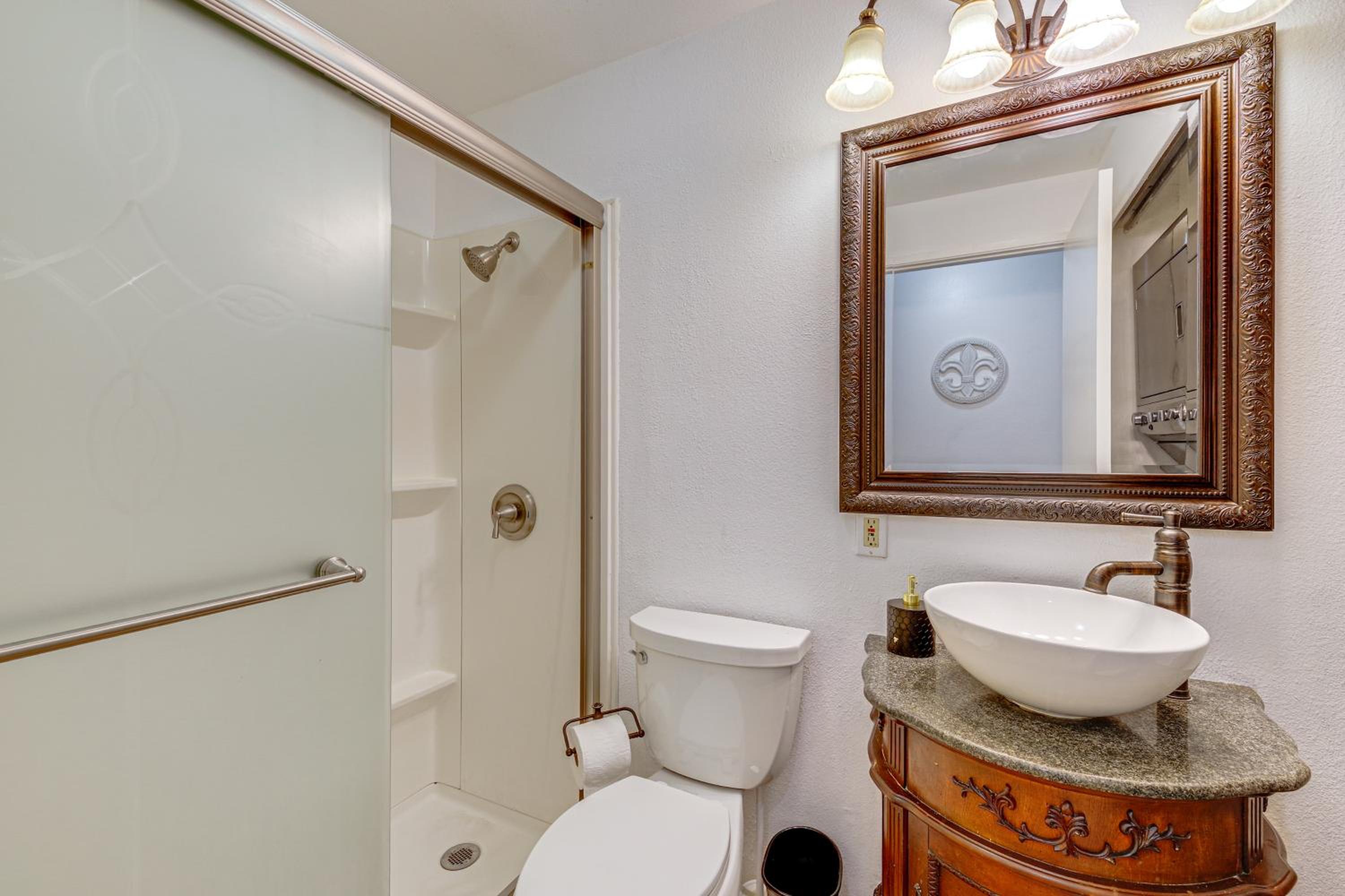 Quiet, Pet Friendly! Bothell Apt Near Wine Country