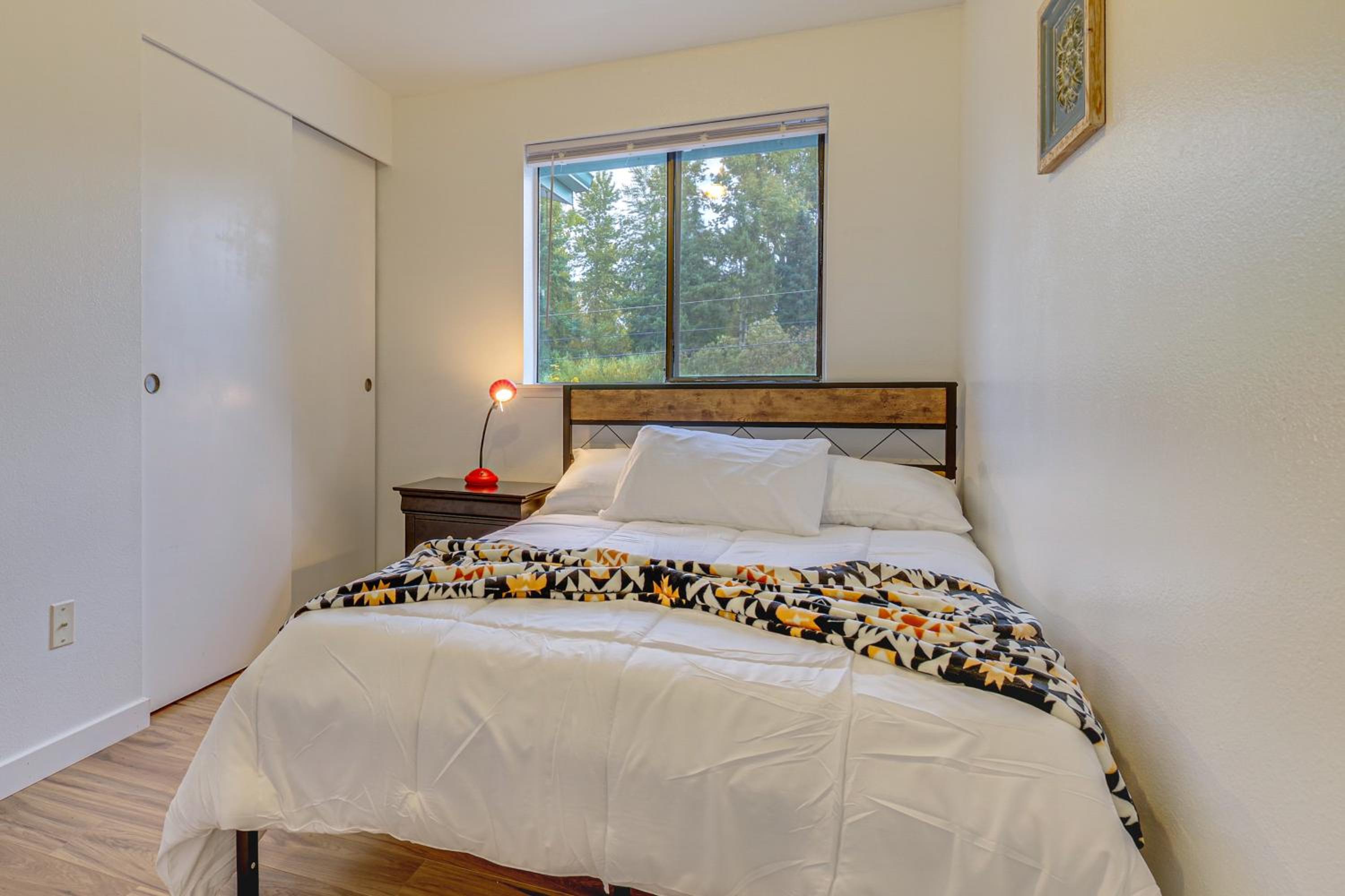 Quiet, Pet Friendly! Bothell Apt Near Wine Country