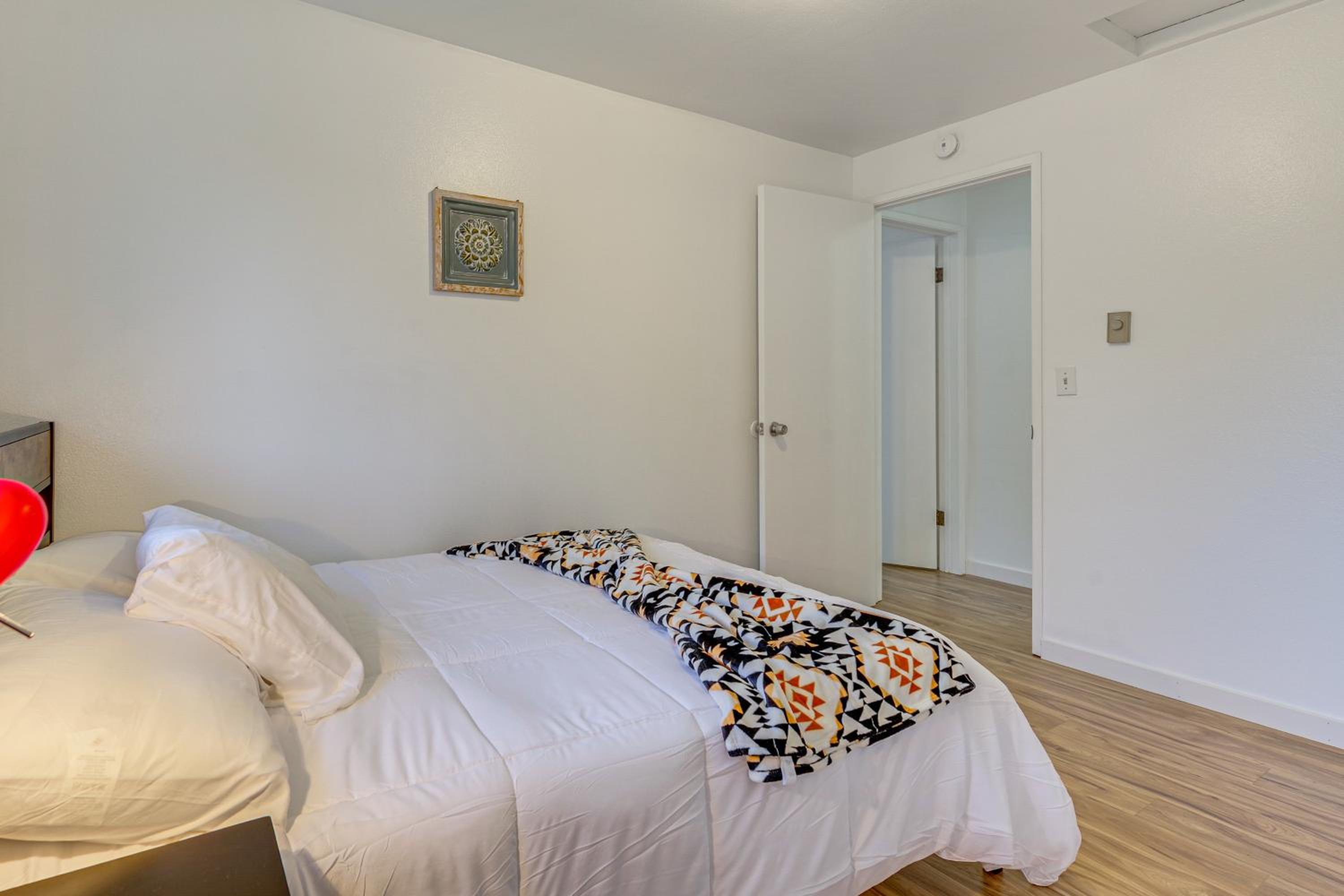 Quiet, Pet Friendly! Bothell Apt Near Wine Country