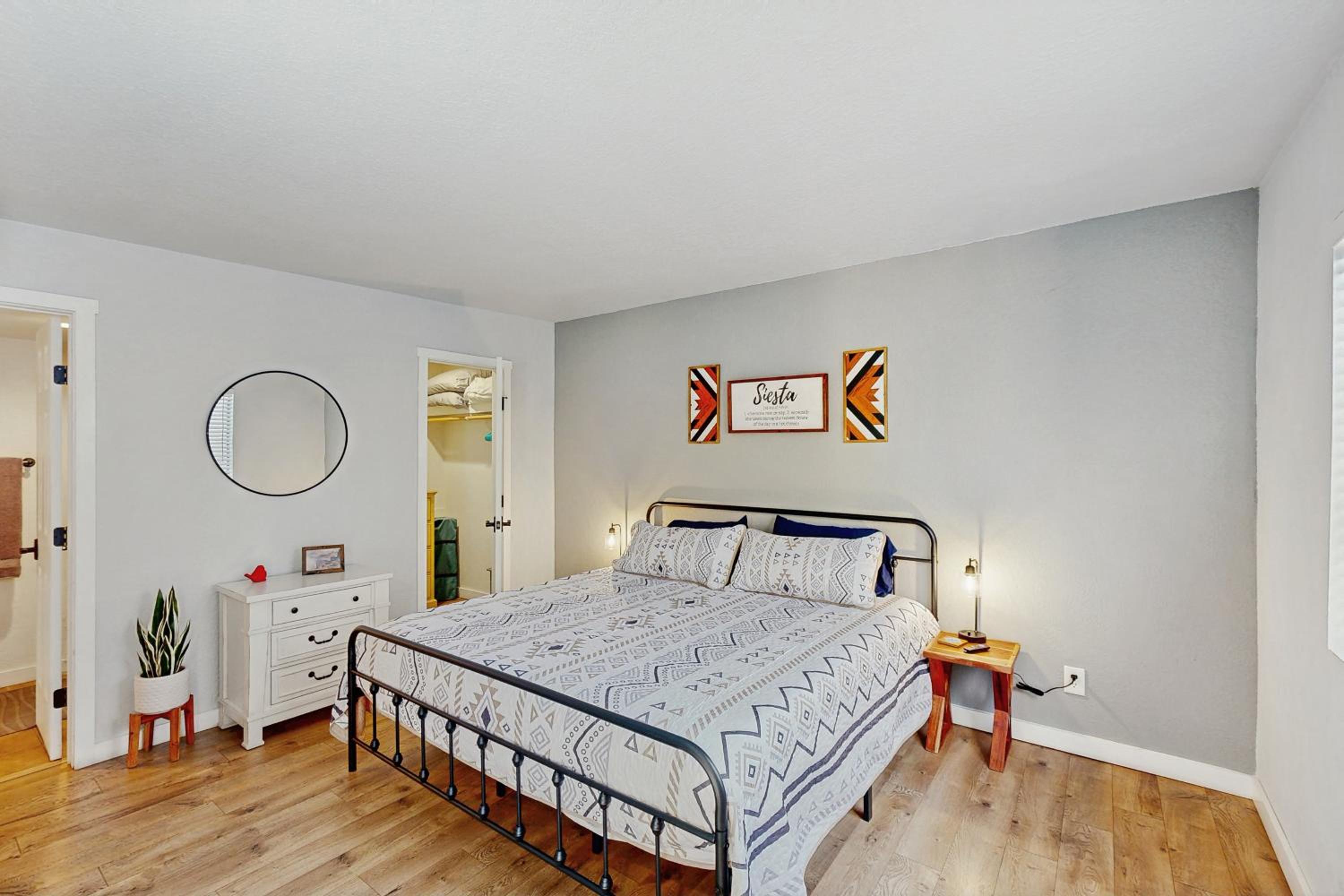 Mtn-View Condo with Resort Amenities in Tucson!