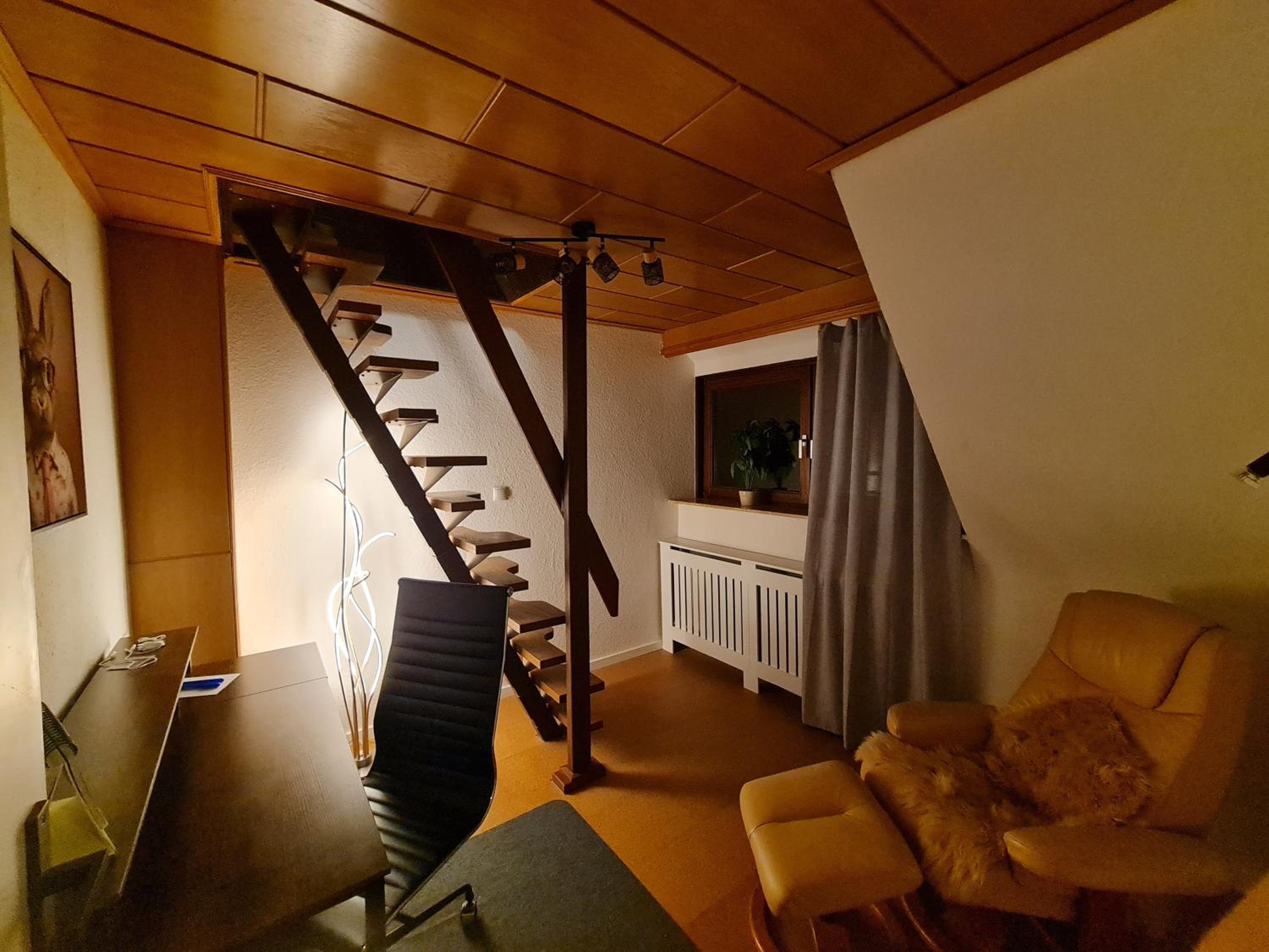Große 4-Personen-Wohnung mit 3 Schlafzimmern & Parkplatz ruhig gelegen