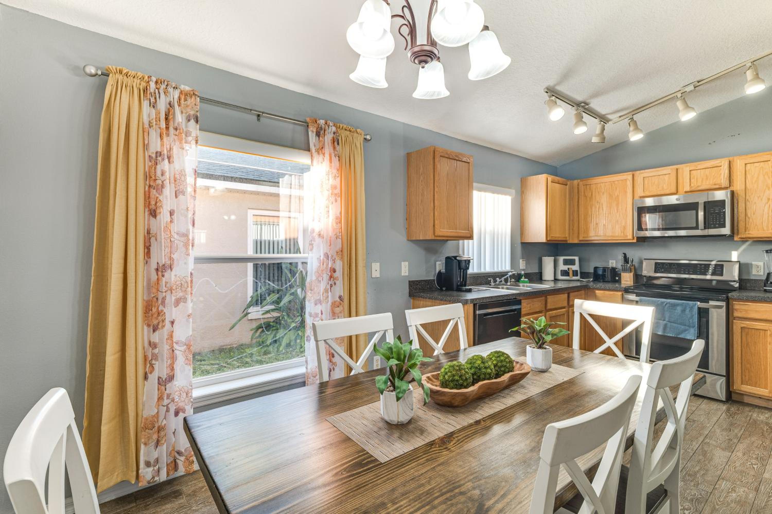 9 Mi to WDW Sandy Ridge Retreat with Heated Pool