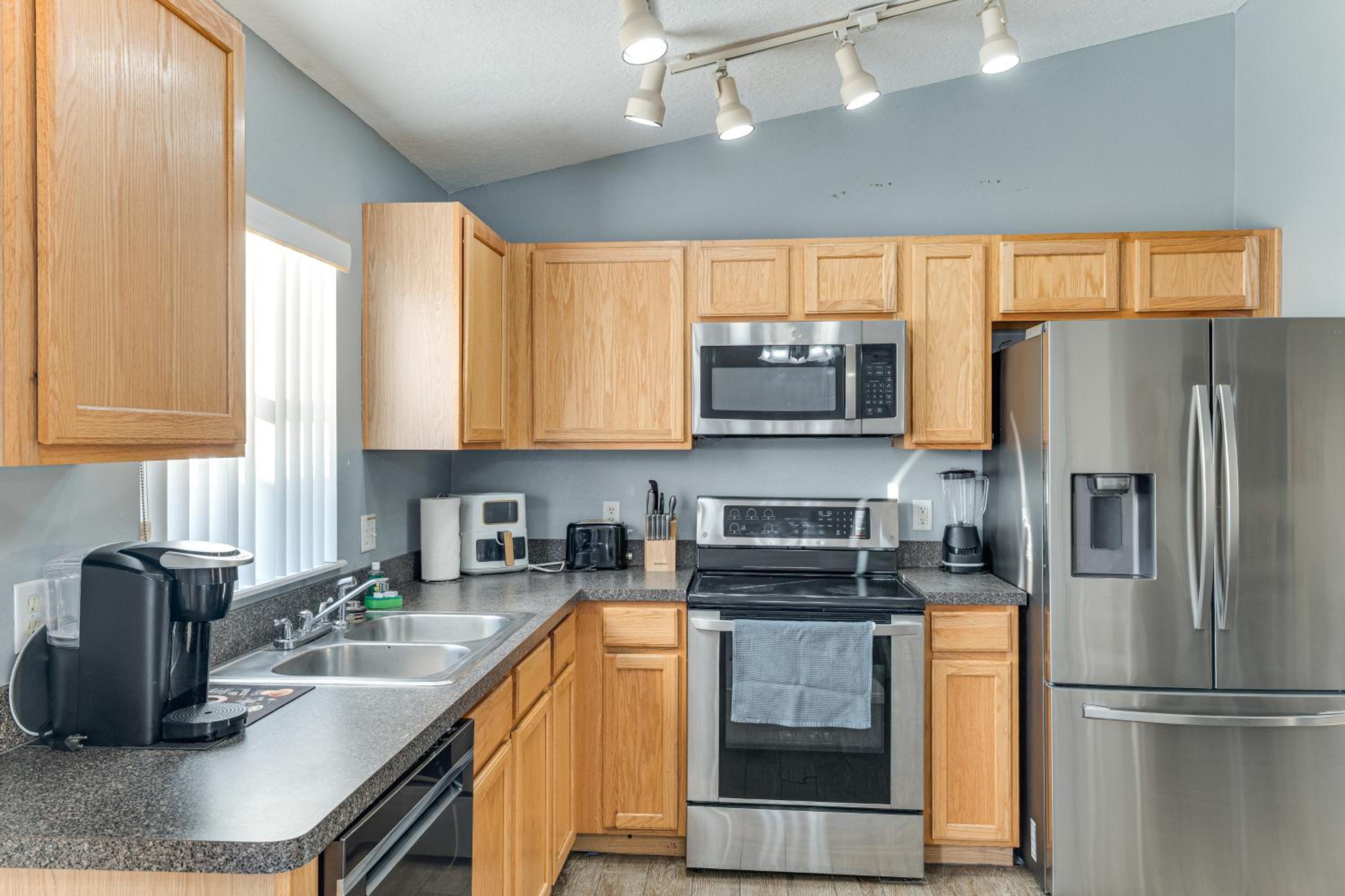 9 Mi to WDW Sandy Ridge Retreat with Heated Pool