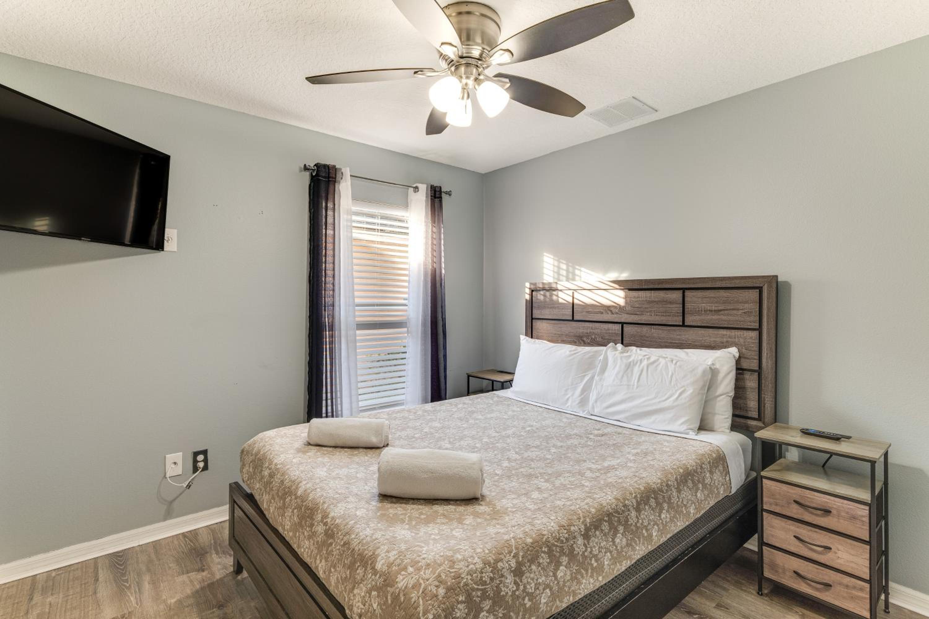 9 Mi to WDW Sandy Ridge Retreat with Heated Pool