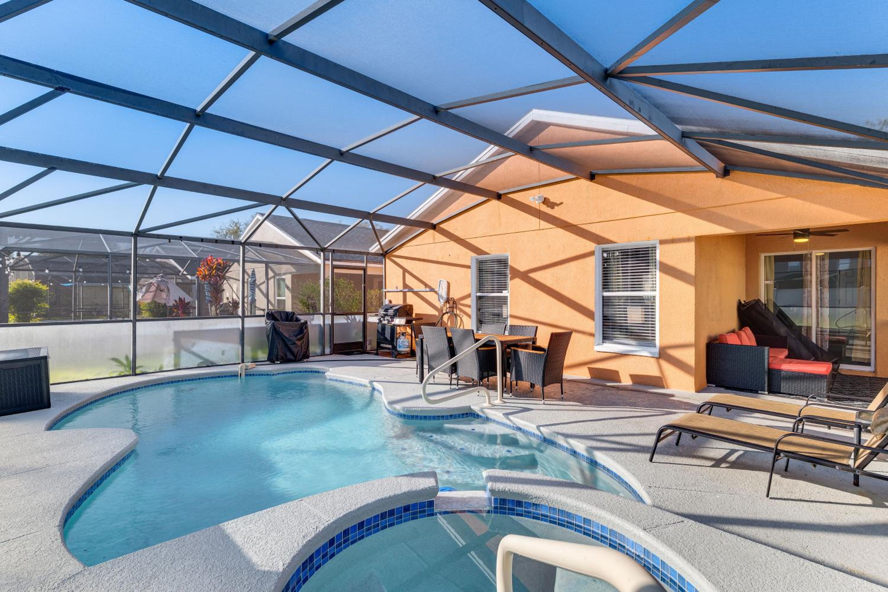 9 Mi to WDW Sandy Ridge Retreat with Heated Pool