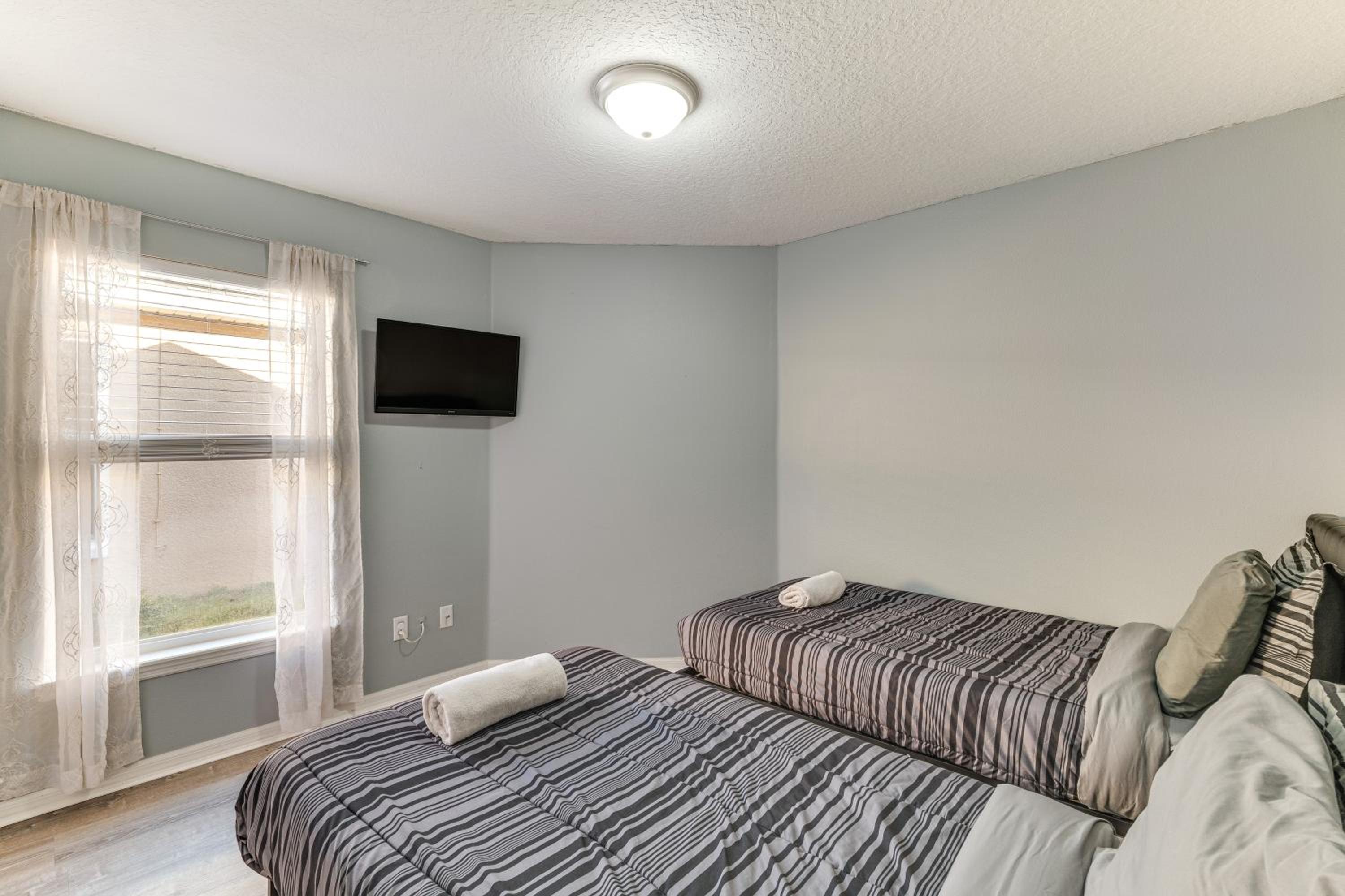 9 Mi to WDW Sandy Ridge Retreat with Heated Pool