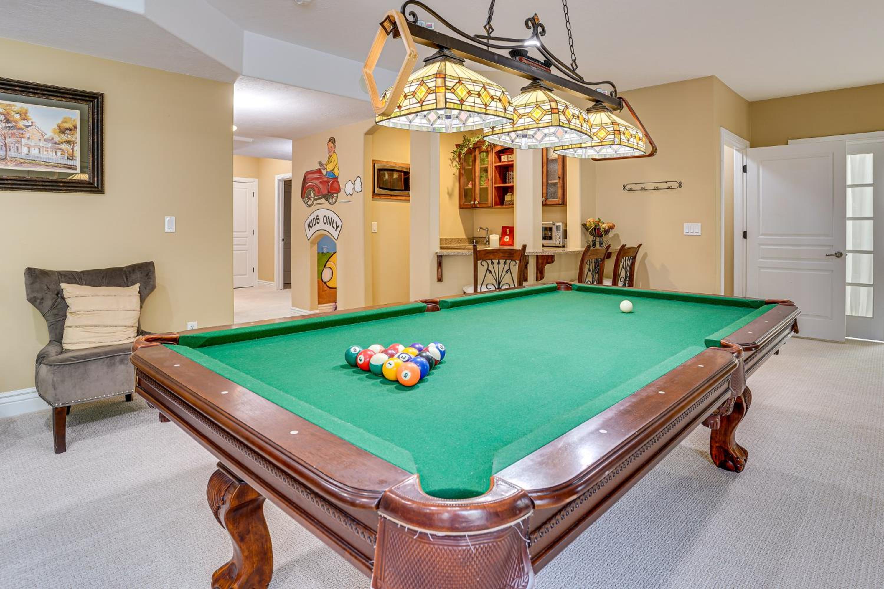 Elegant 6,300-Sq-Ft Family Home with Hot Tub in Orem
