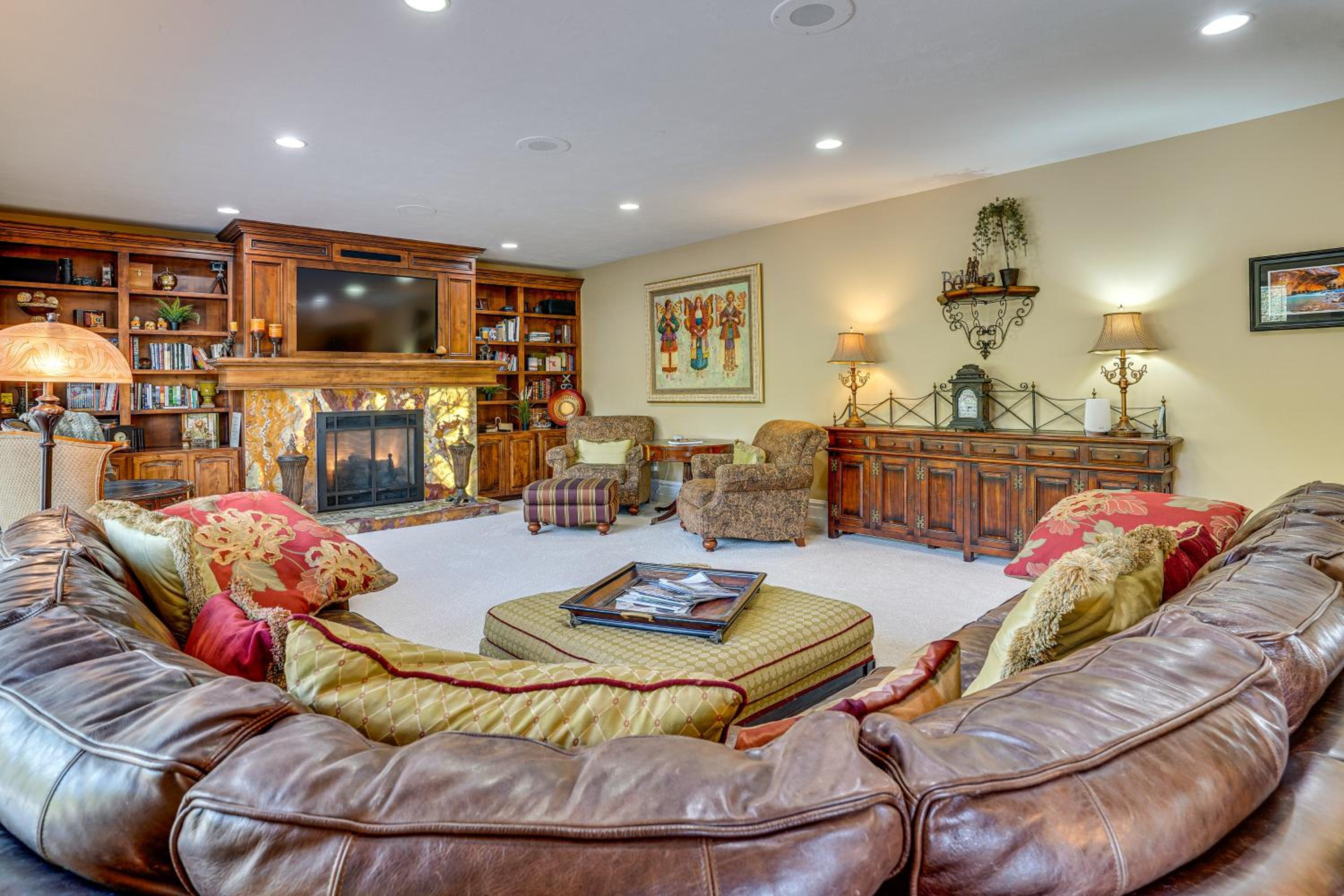 Elegant 6,300-Sq-Ft Family Home with Hot Tub in Orem