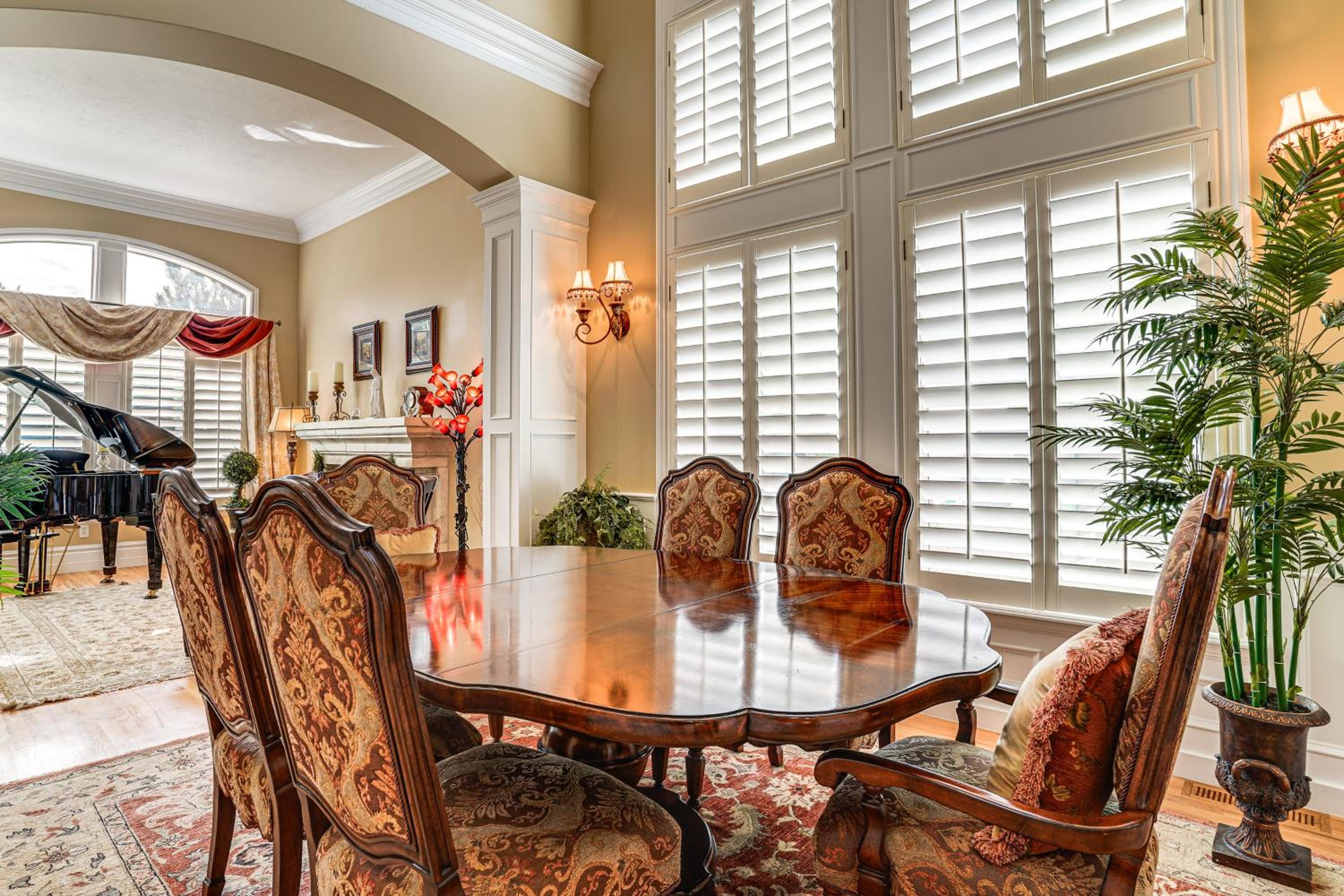 Elegant 6,300-Sq-Ft Family Home with Hot Tub in Orem