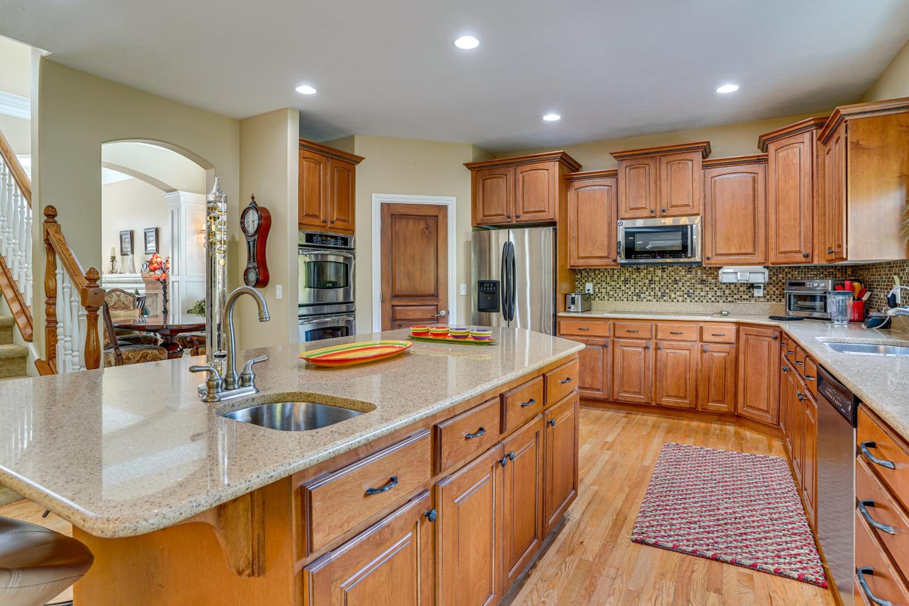 Elegant 6,300-Sq-Ft Family Home with Hot Tub in Orem