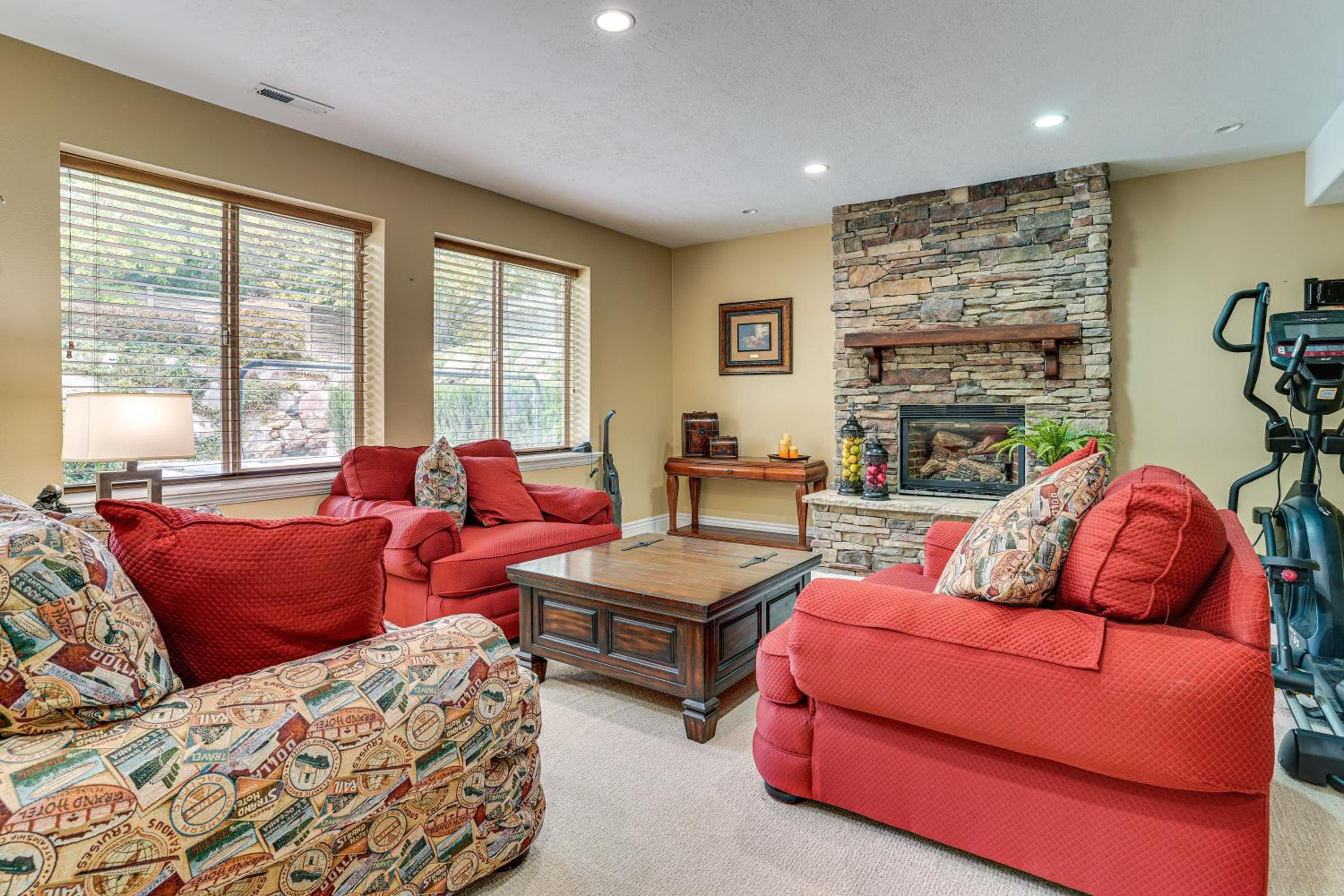 Elegant 6,300-Sq-Ft Family Home with Hot Tub in Orem