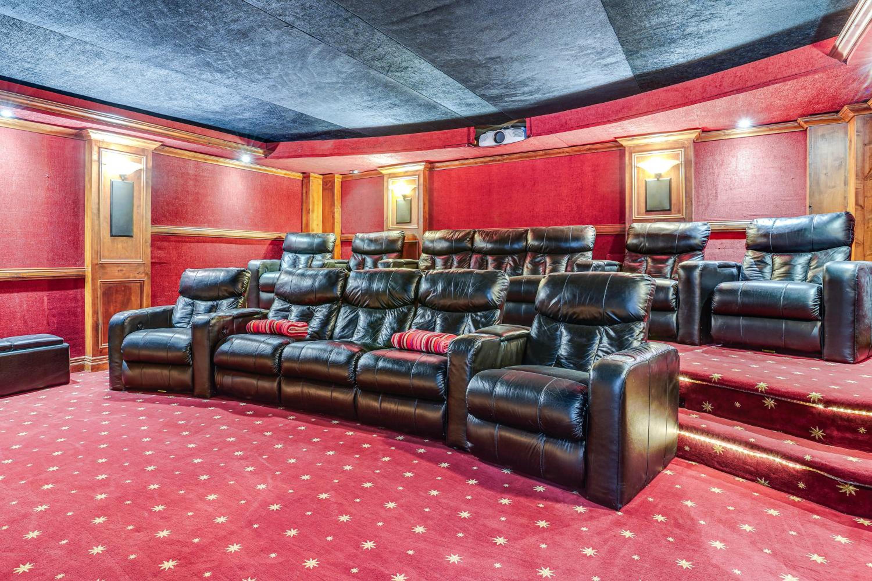 Elegant 6,300-Sq-Ft Family Home with Hot Tub in Orem
