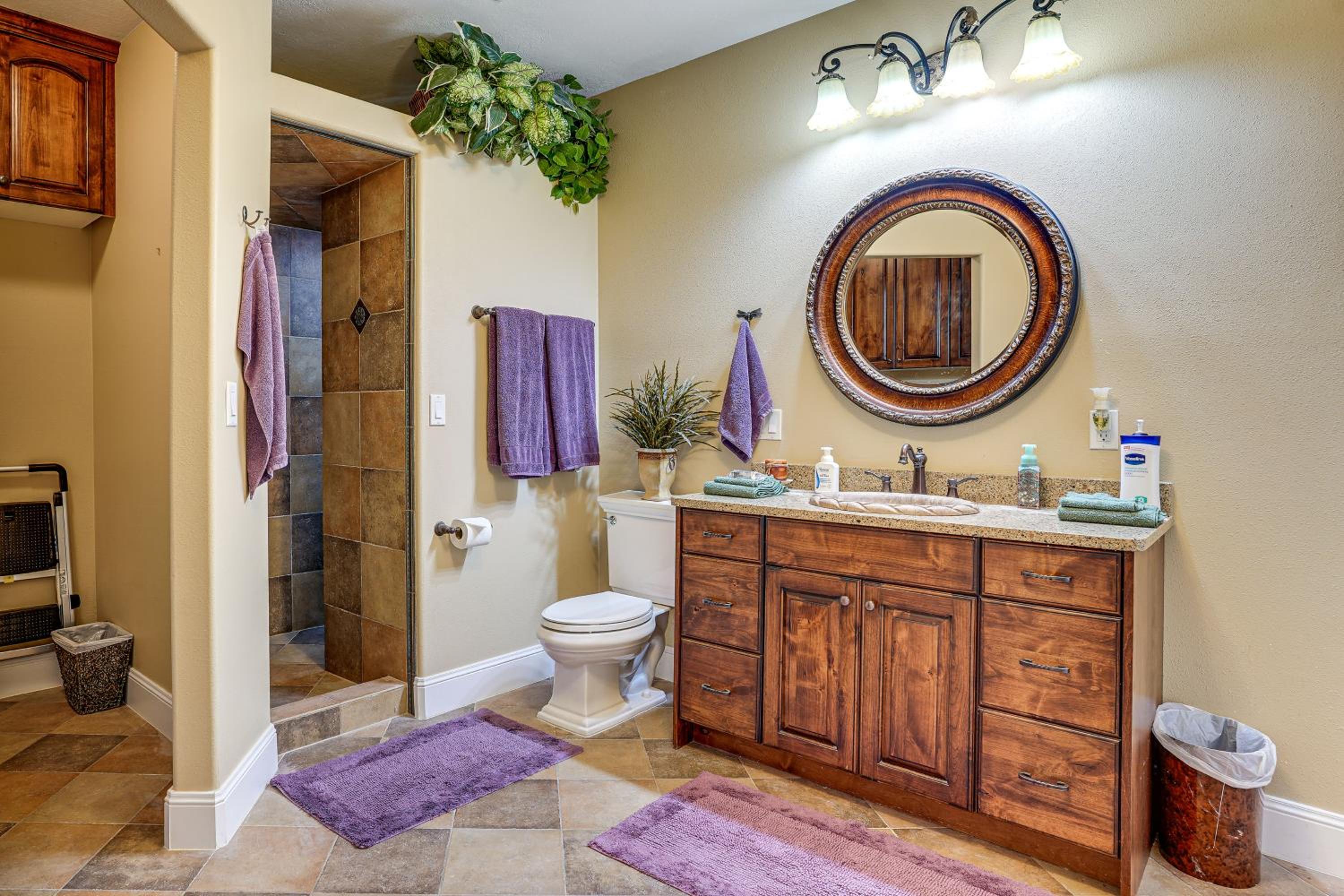 Elegant 6,300-Sq-Ft Family Home with Hot Tub in Orem