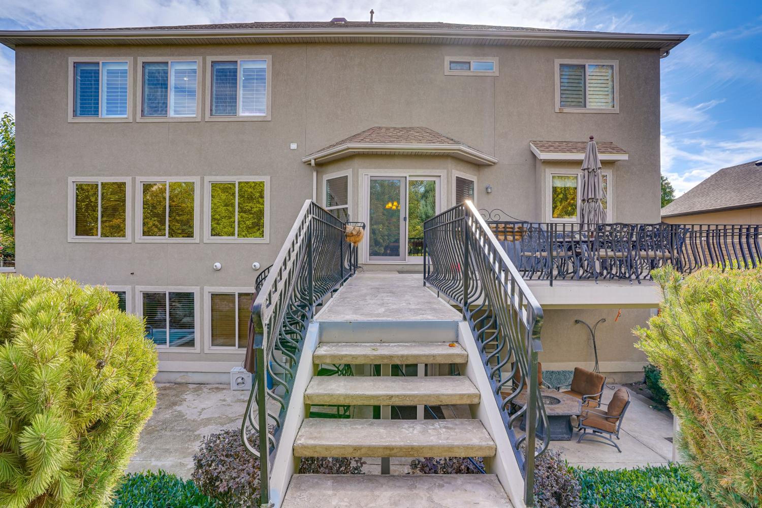 Elegant 6,300-Sq-Ft Family Home with Hot Tub in Orem