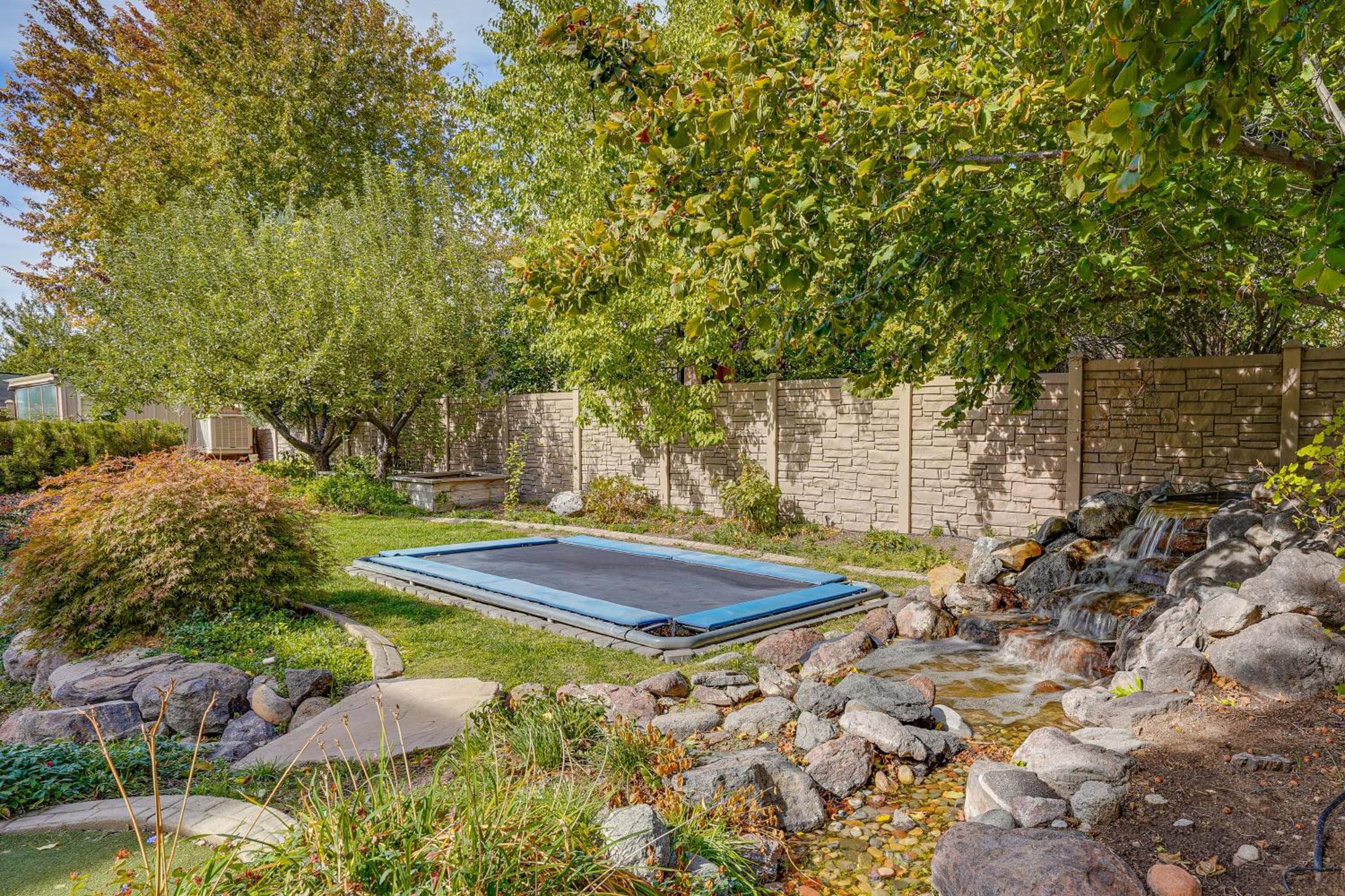 Elegant 6,300-Sq-Ft Family Home with Hot Tub in Orem