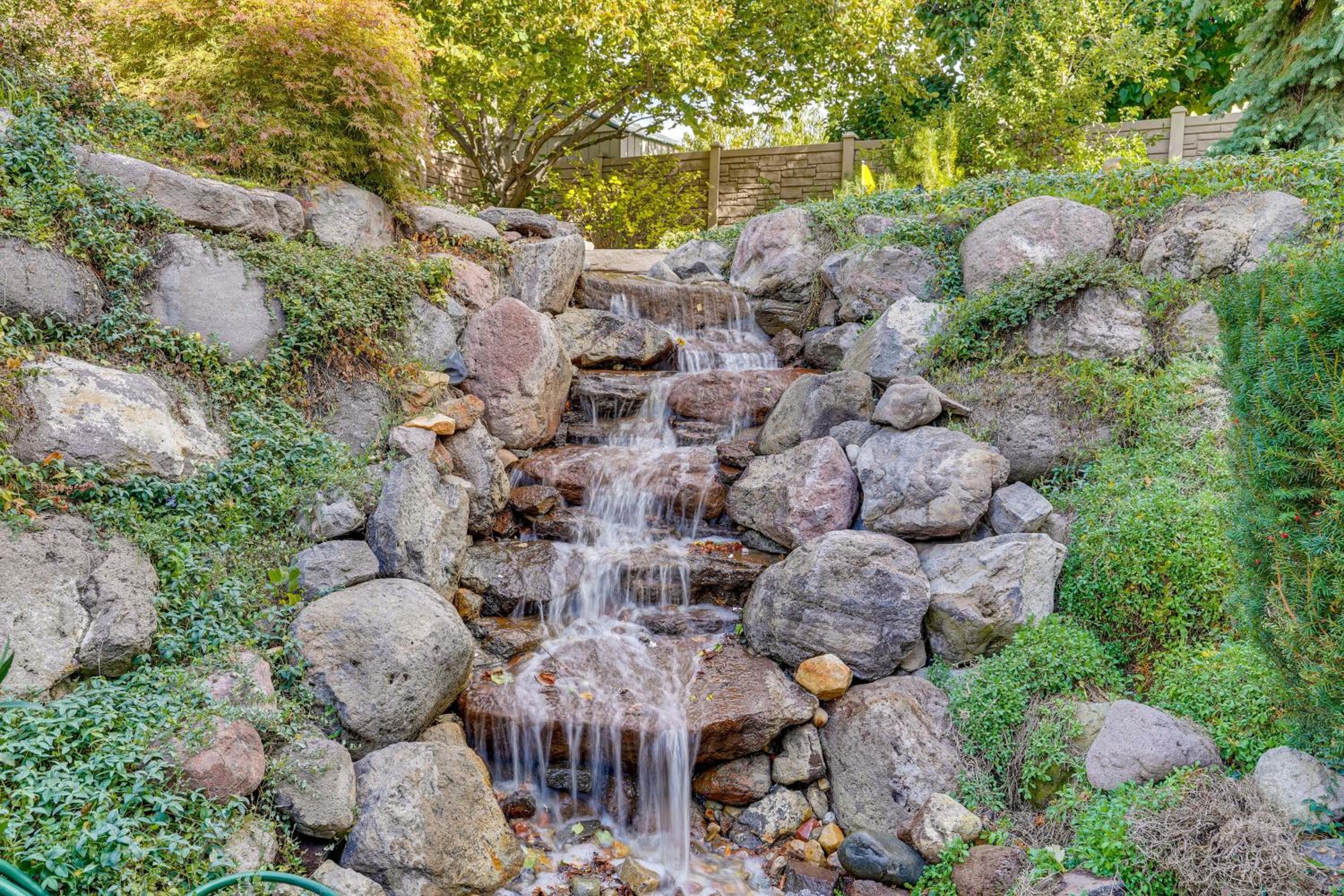 Elegant 6,300-Sq-Ft Family Home with Hot Tub in Orem