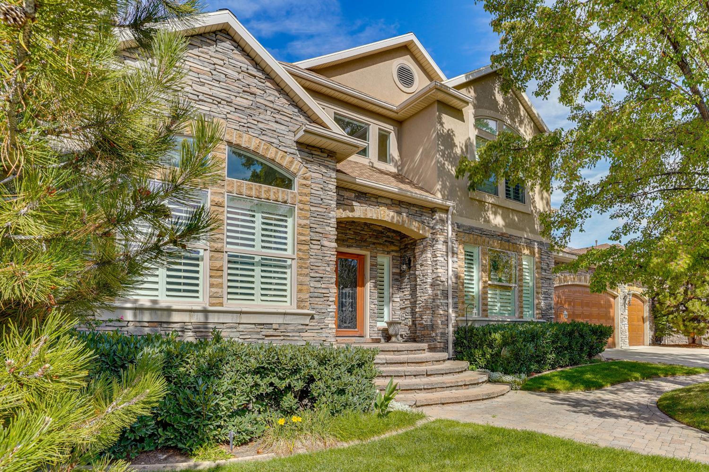 Elegant 6,300-Sq-Ft Family Home with Hot Tub in Orem