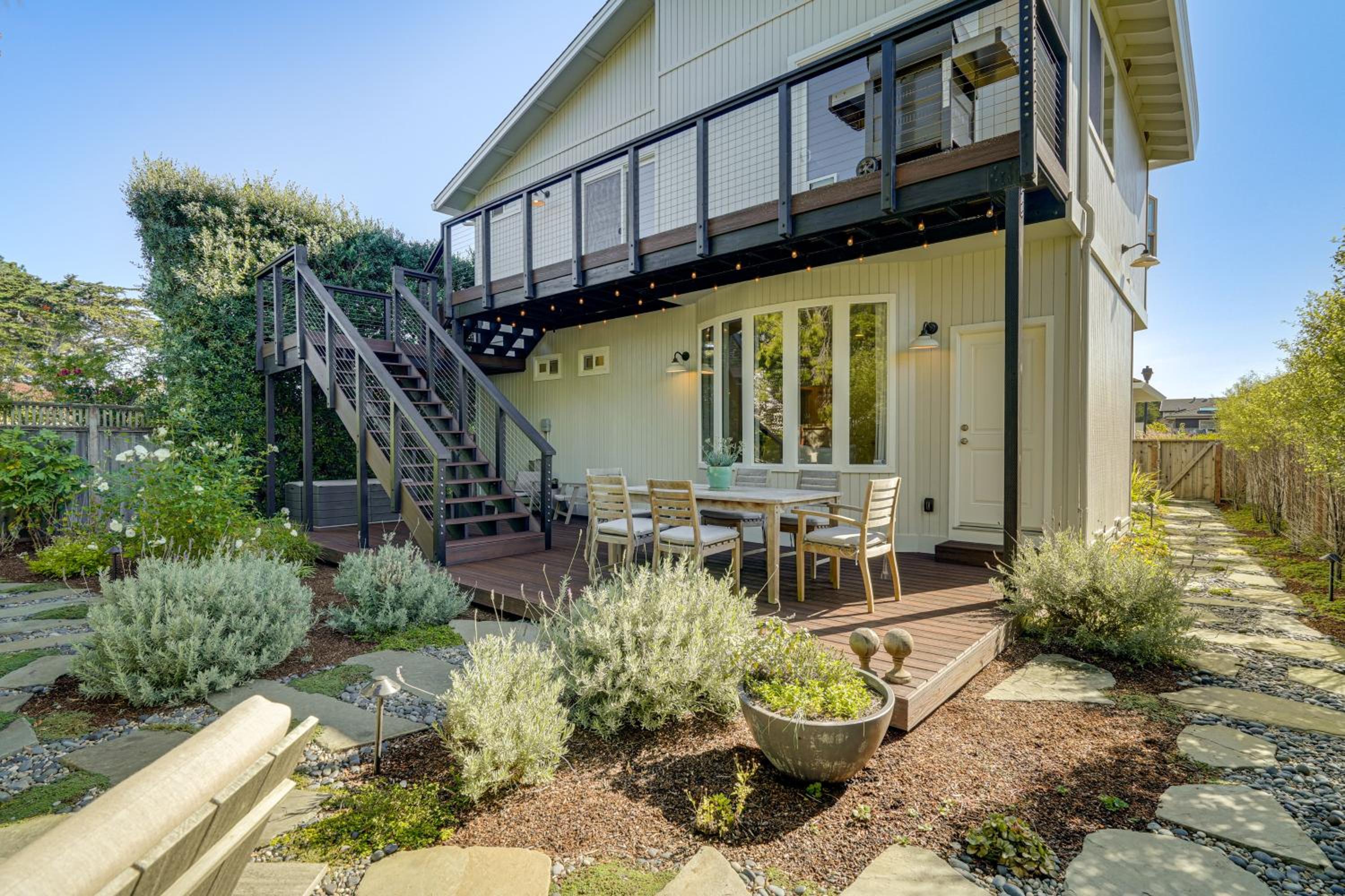 Steps to Ocean Luxe Family Home in Half Moon Bay!