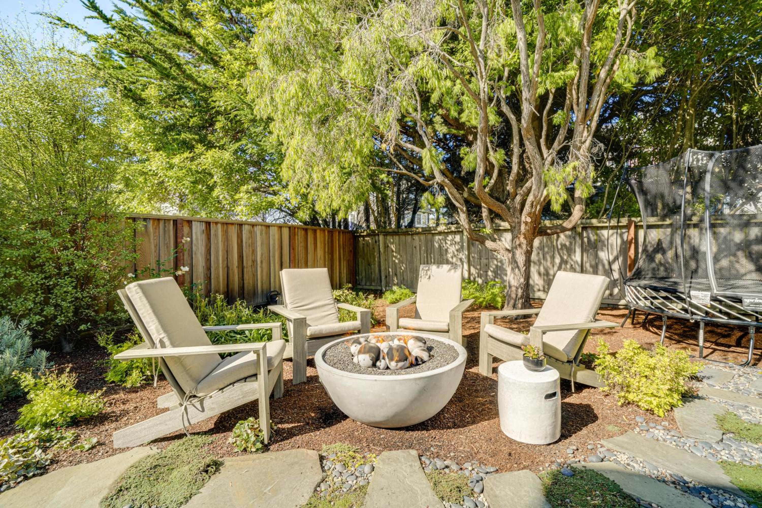 Steps to Ocean Luxe Family Home in Half Moon Bay!