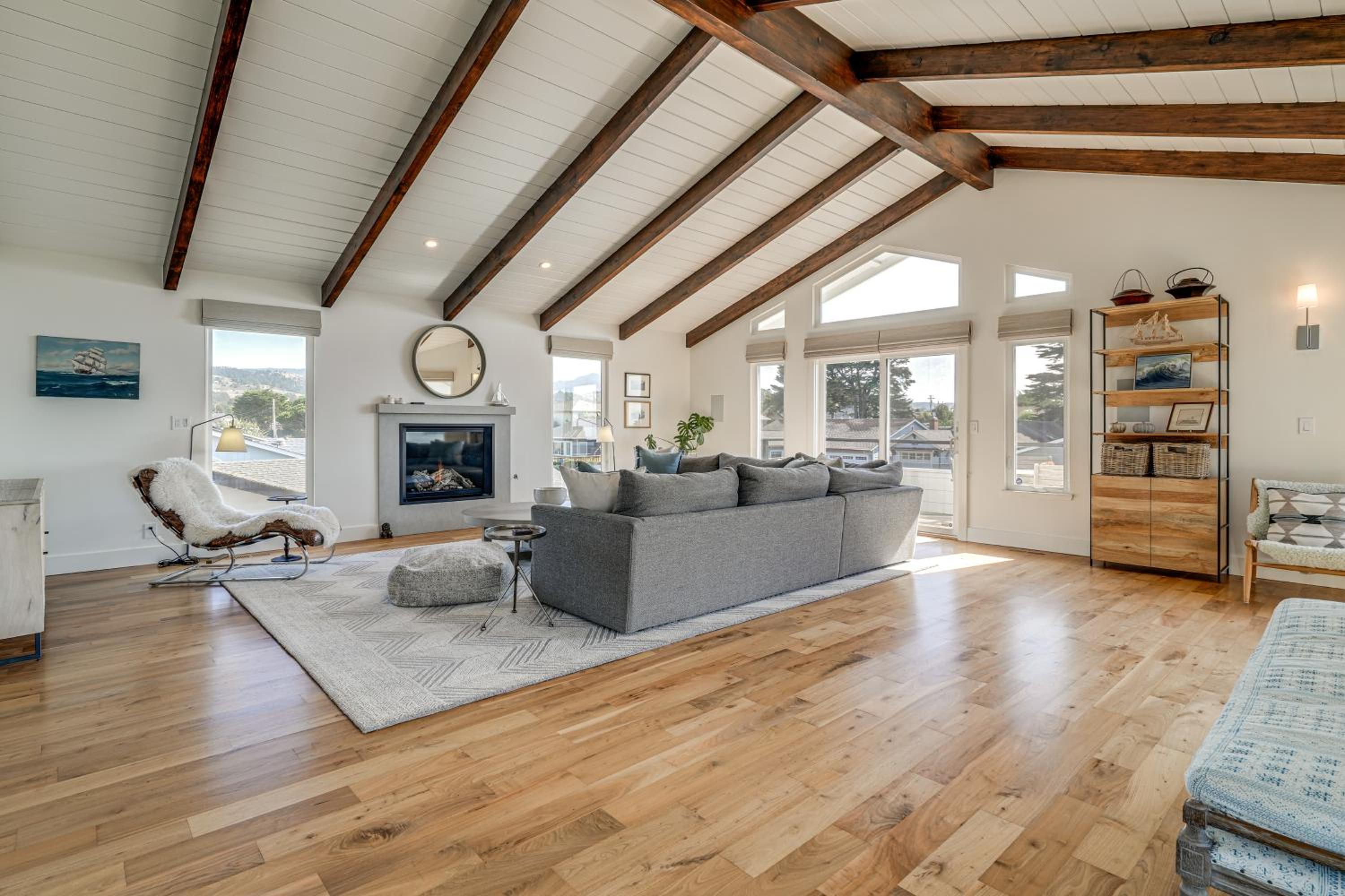 Steps to Ocean Luxe Family Home in Half Moon Bay!