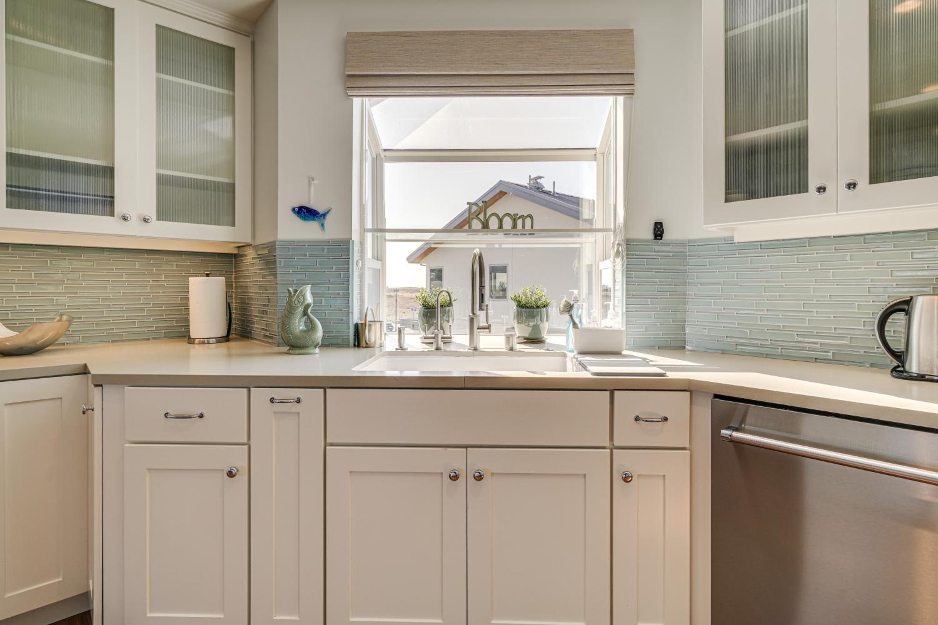 Steps to Ocean Luxe Family Home in Half Moon Bay!