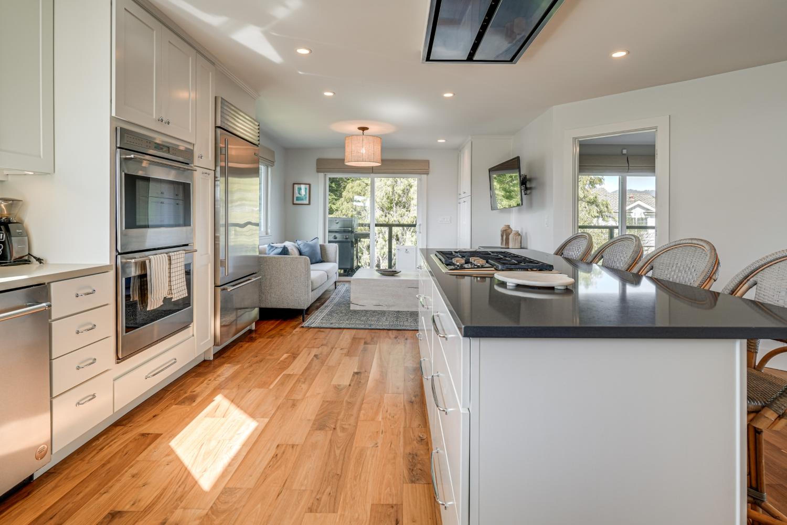 Steps to Ocean Luxe Family Home in Half Moon Bay!