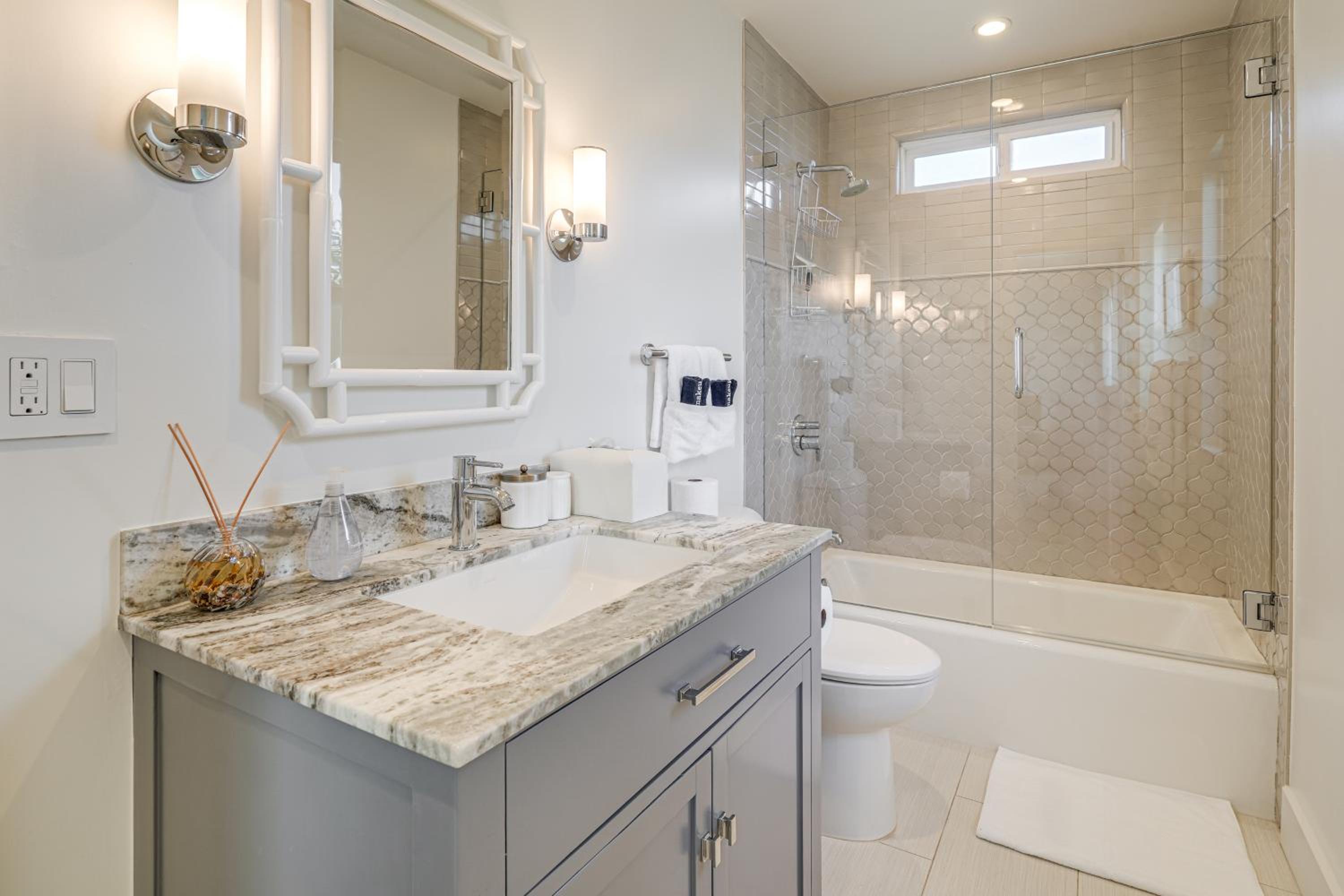 Steps to Ocean Luxe Family Home in Half Moon Bay!
