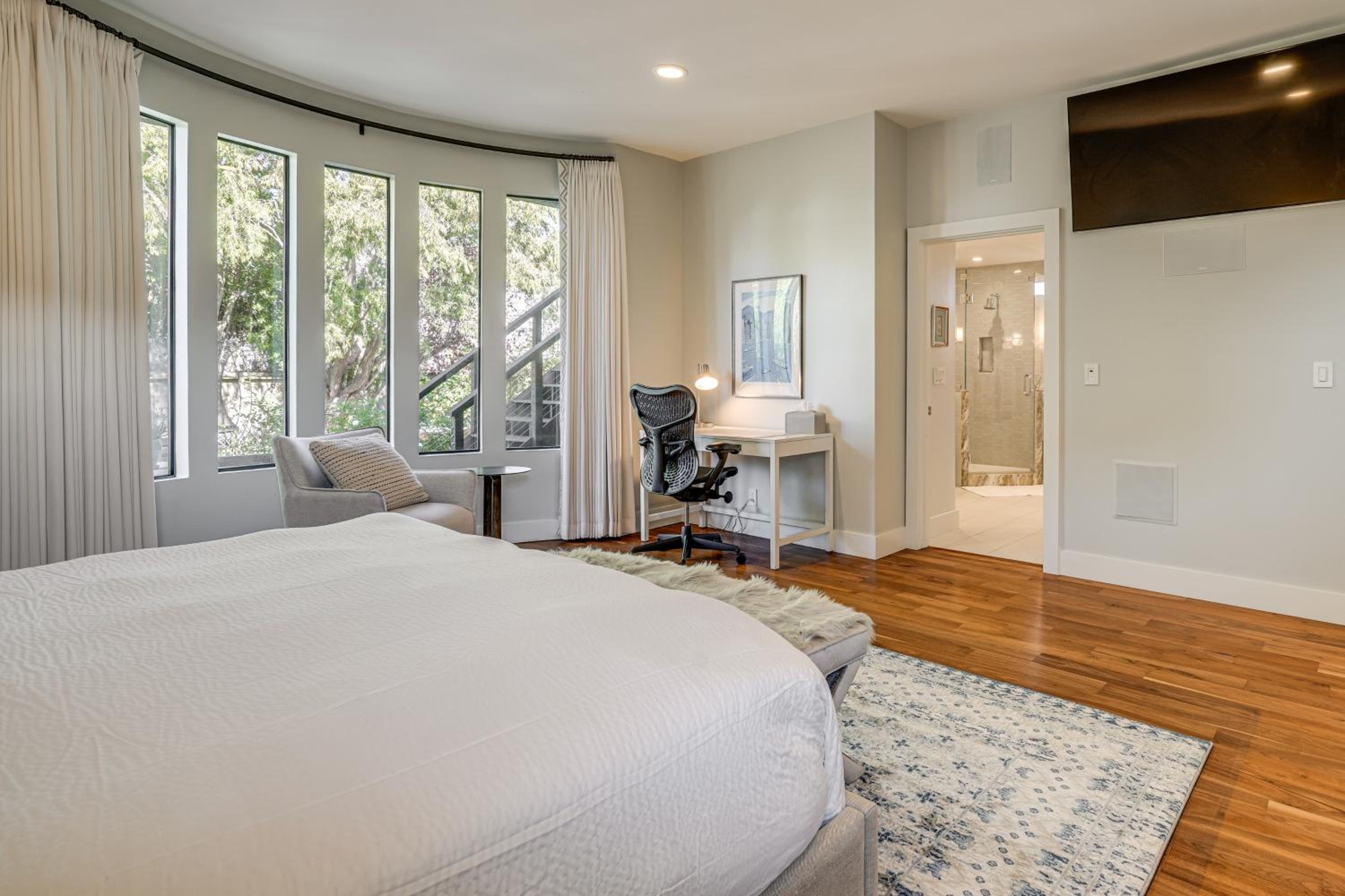 Steps to Ocean Luxe Family Home in Half Moon Bay!
