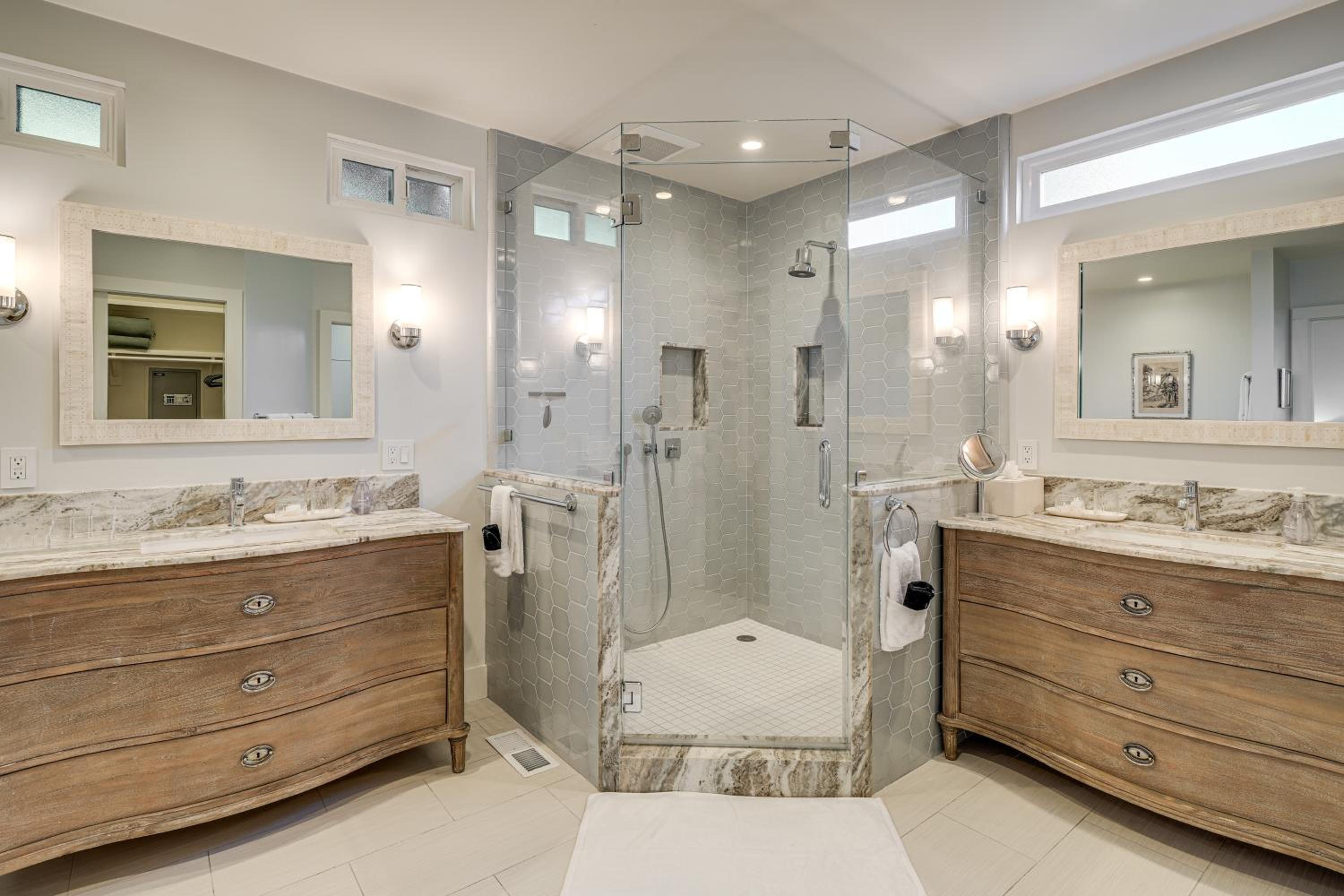 Steps to Ocean Luxe Family Home in Half Moon Bay!