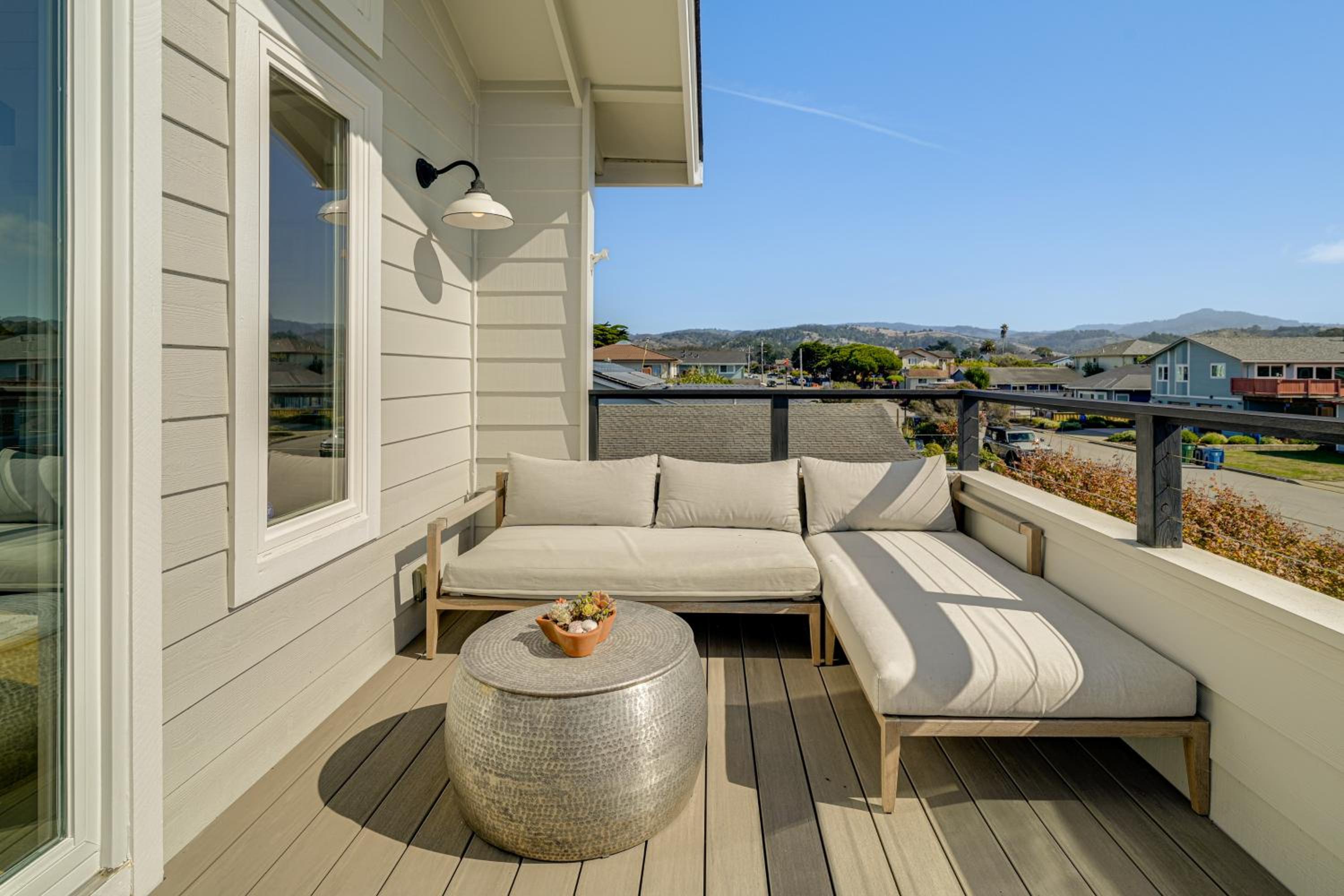 Steps to Ocean Luxe Family Home in Half Moon Bay!