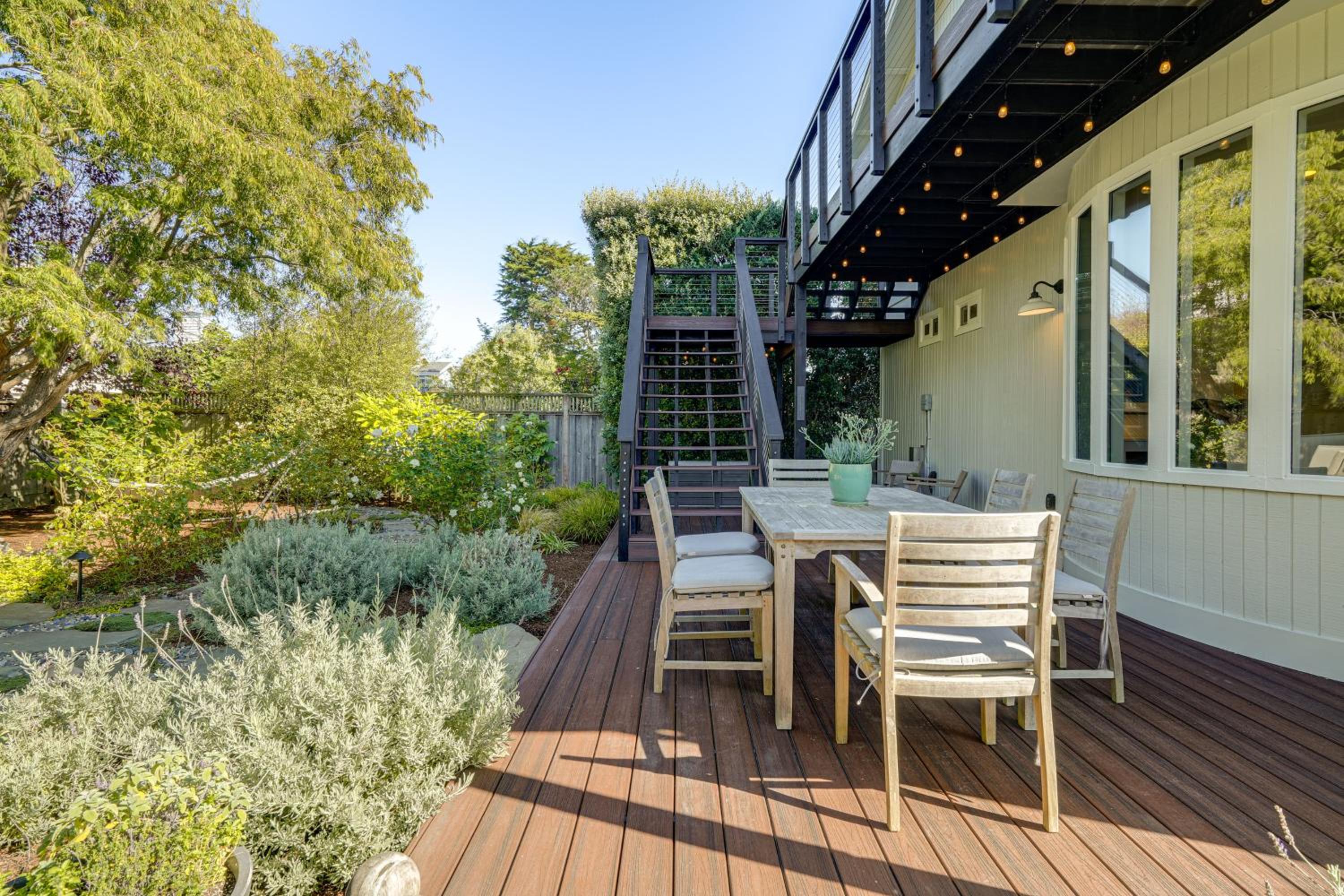 Steps to Ocean Luxe Family Home in Half Moon Bay!