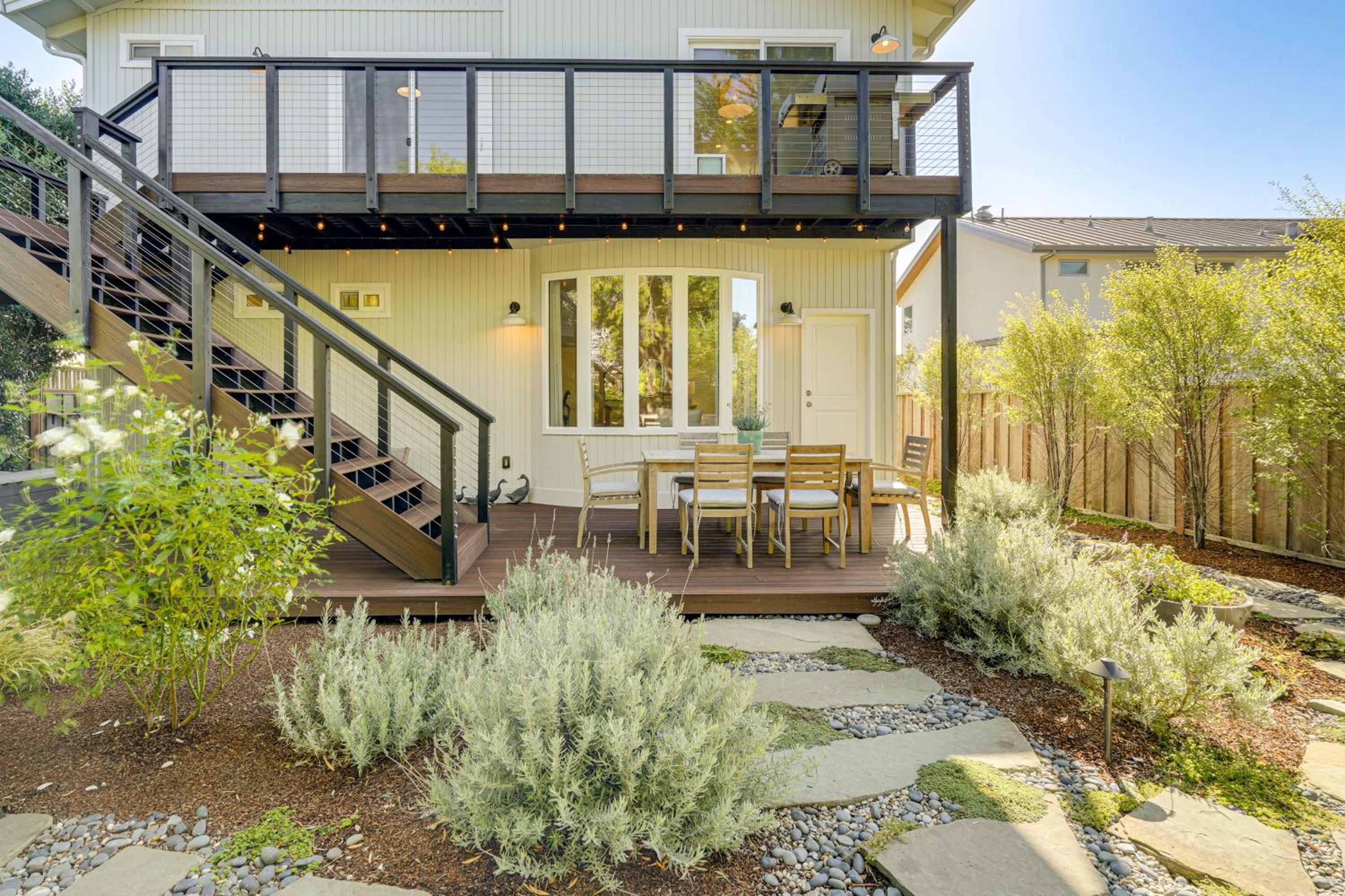 Steps to Ocean Luxe Family Home in Half Moon Bay!