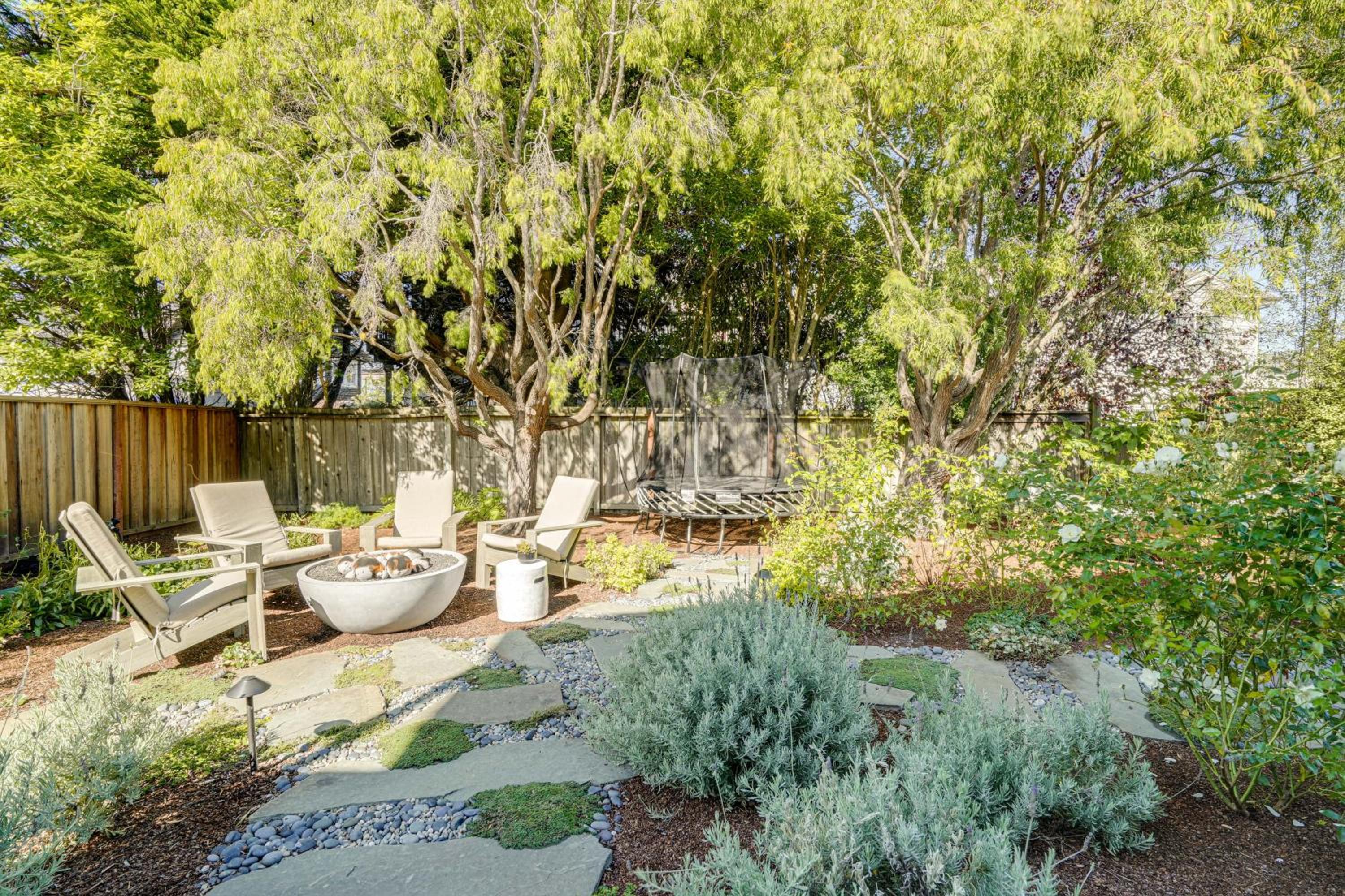 Steps to Ocean Luxe Family Home in Half Moon Bay!