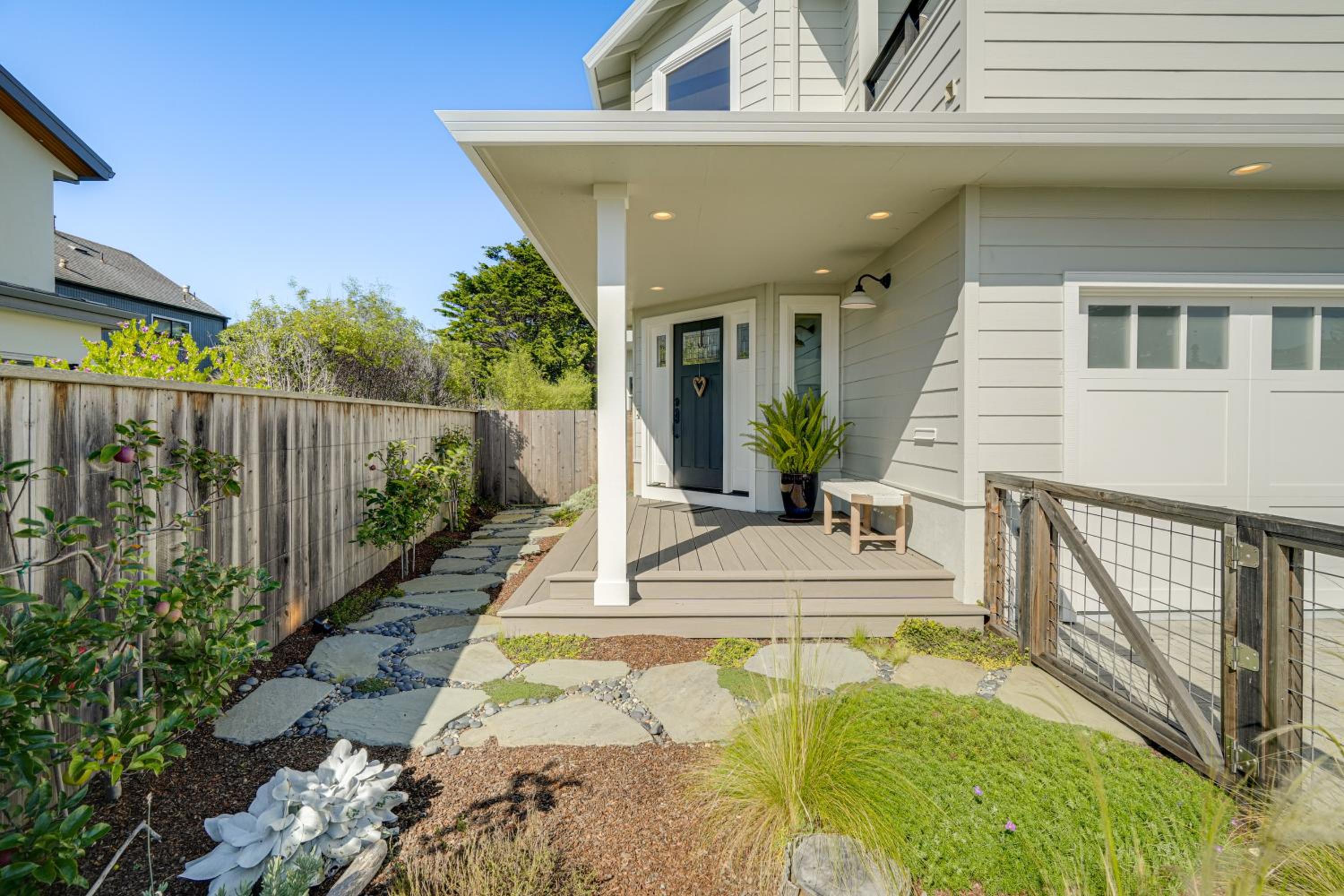 Steps to Ocean Luxe Family Home in Half Moon Bay!
