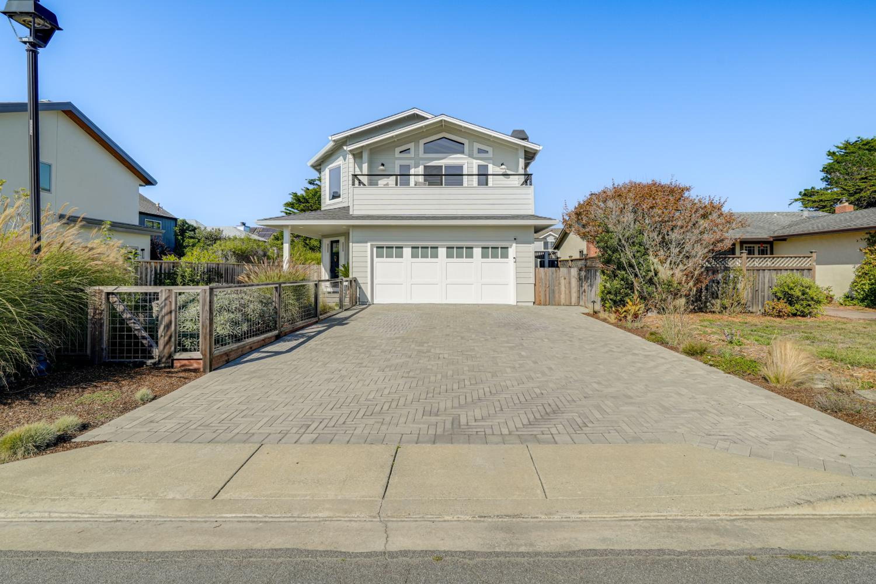 Steps to Ocean Luxe Family Home in Half Moon Bay!