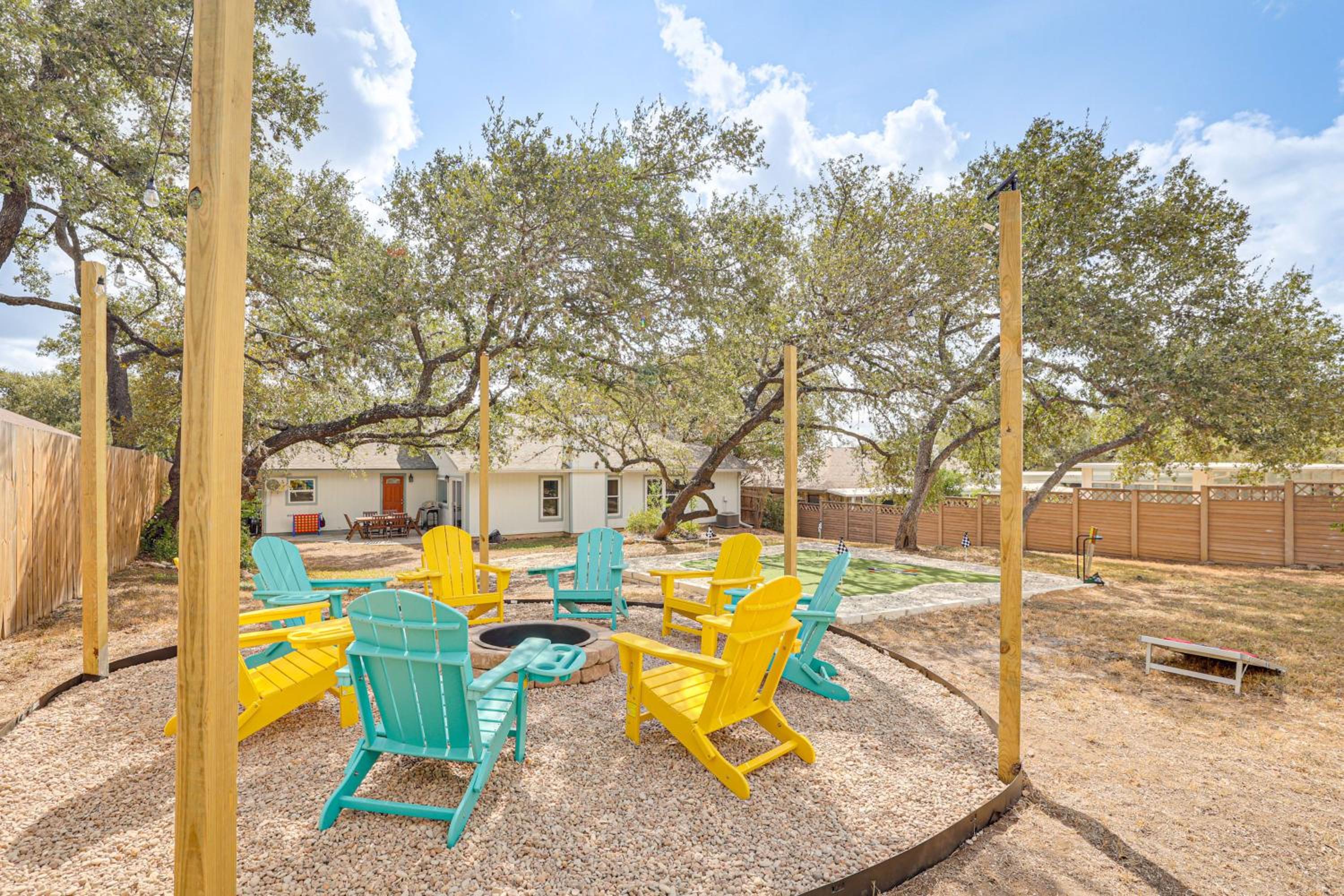 Mini Golf, Arcade and Fire Pit! San Antonio Home