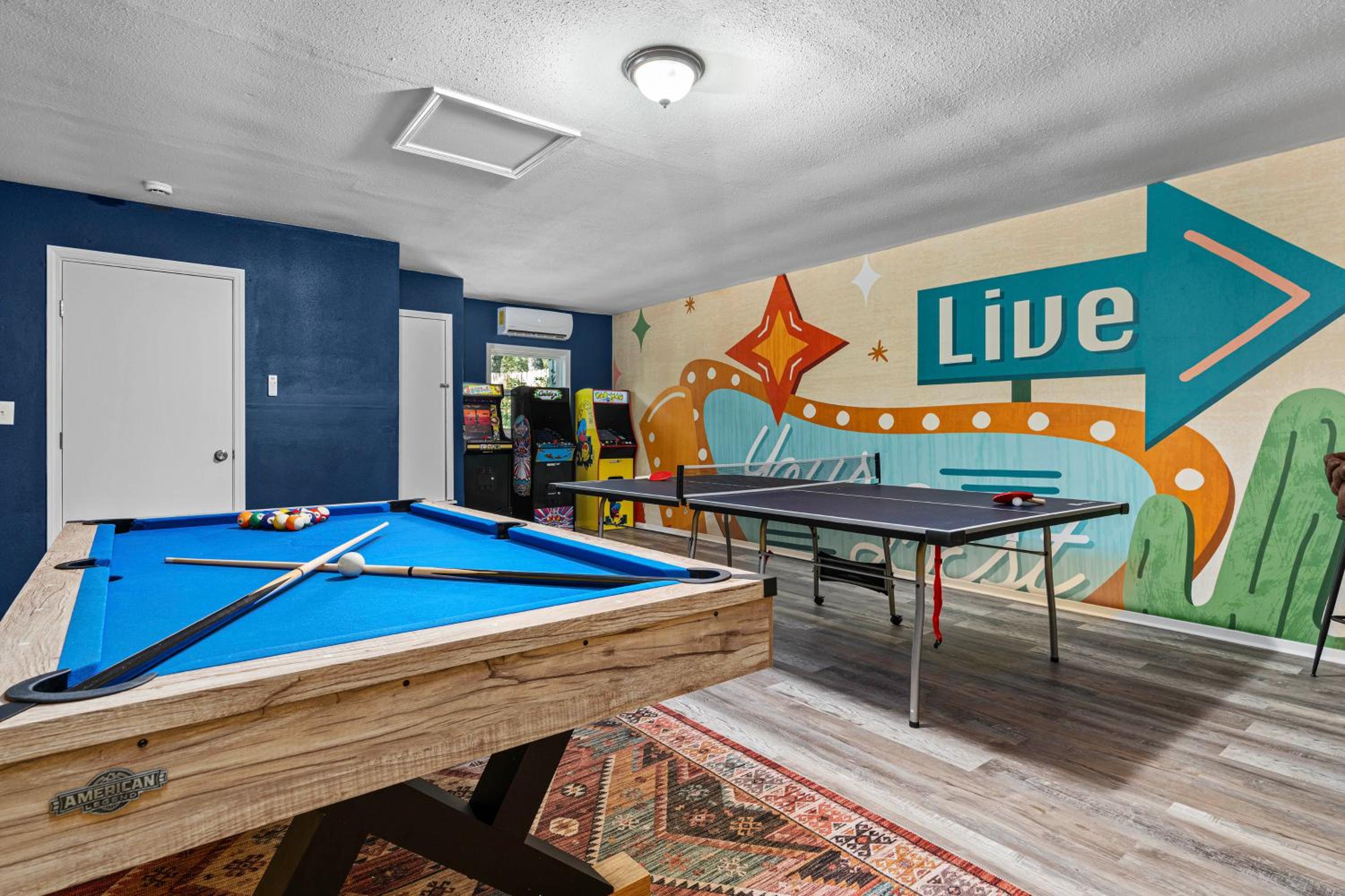 Mini Golf, Arcade and Fire Pit! San Antonio Home