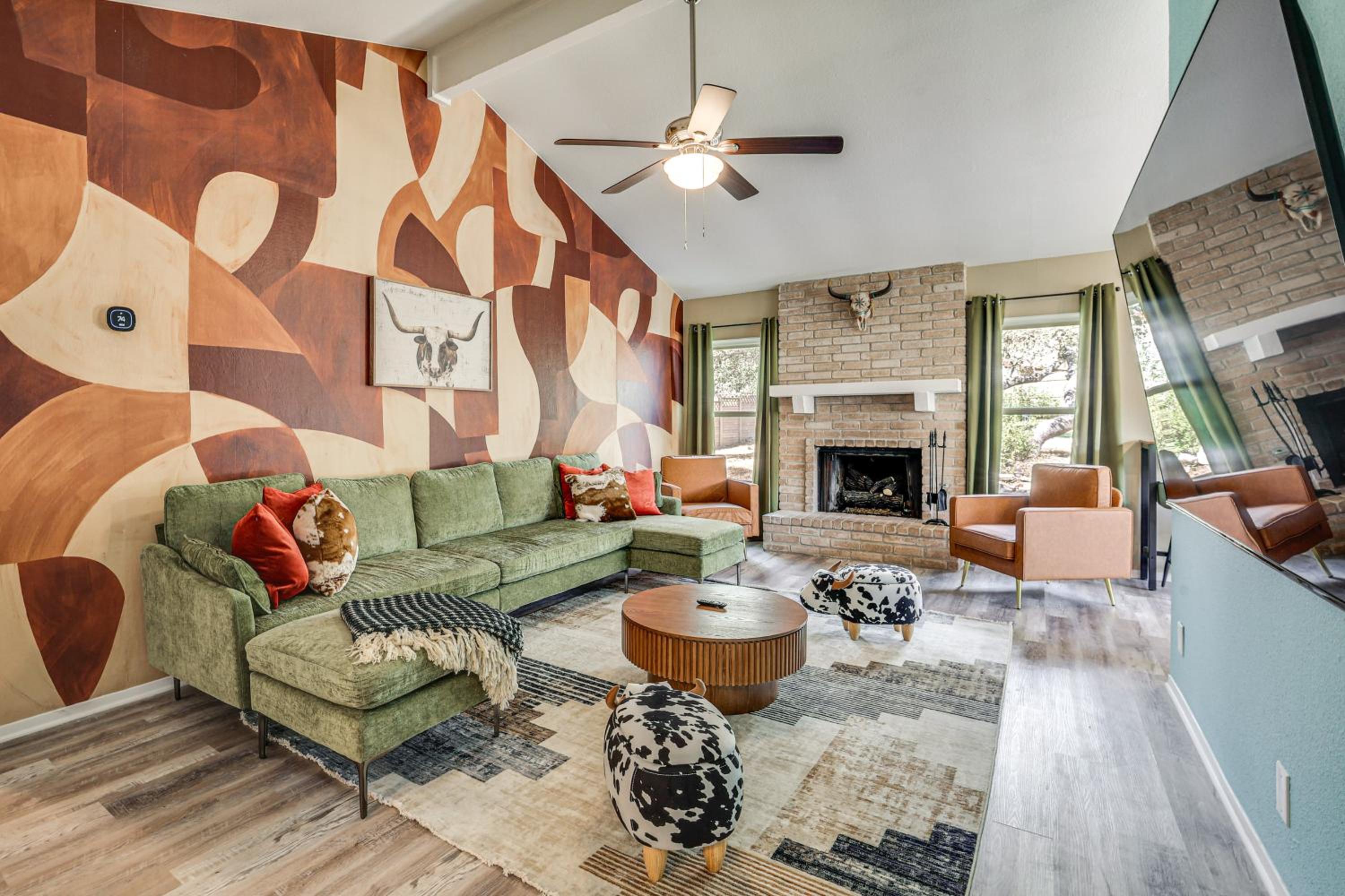 Mini Golf, Arcade and Fire Pit! San Antonio Home