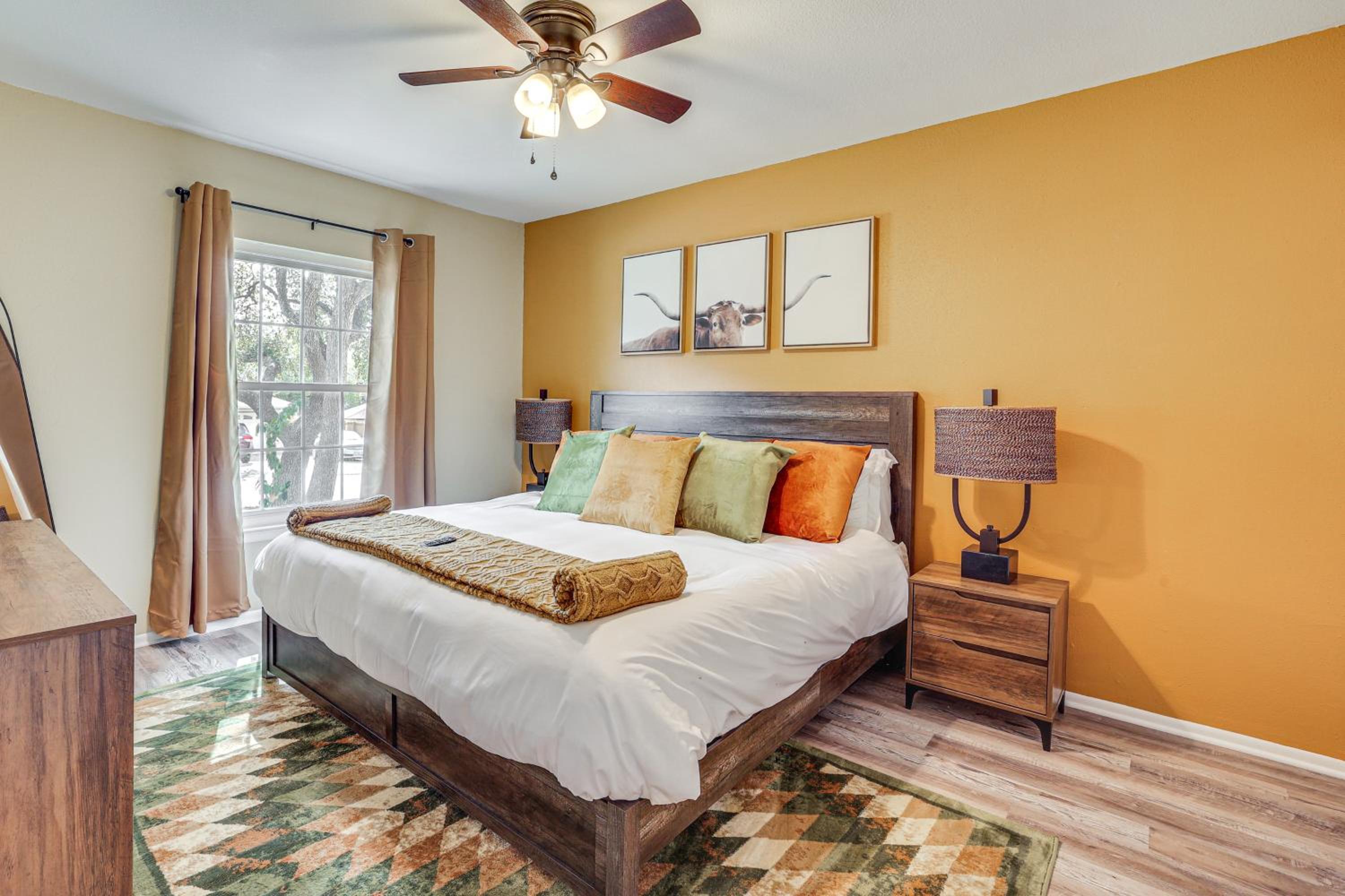 Mini Golf, Arcade and Fire Pit! San Antonio Home