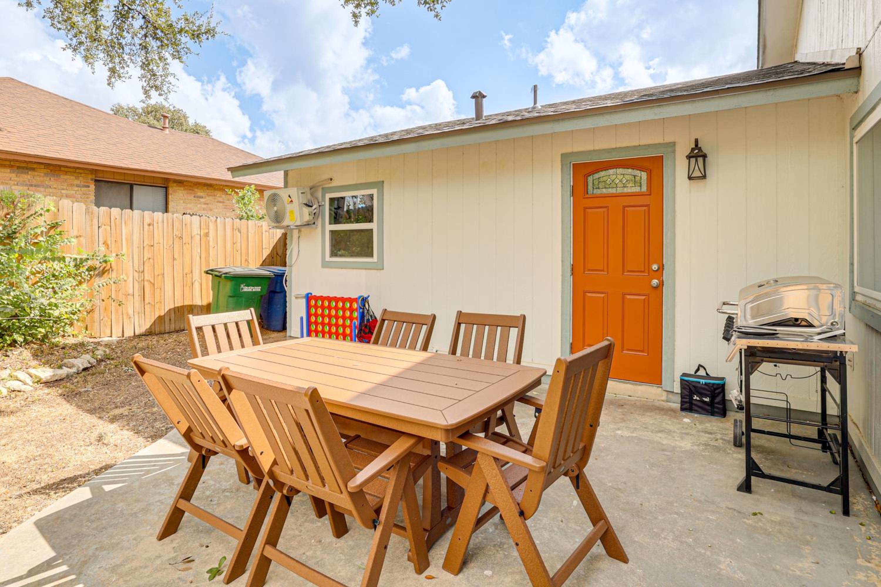 Mini Golf, Arcade and Fire Pit! San Antonio Home