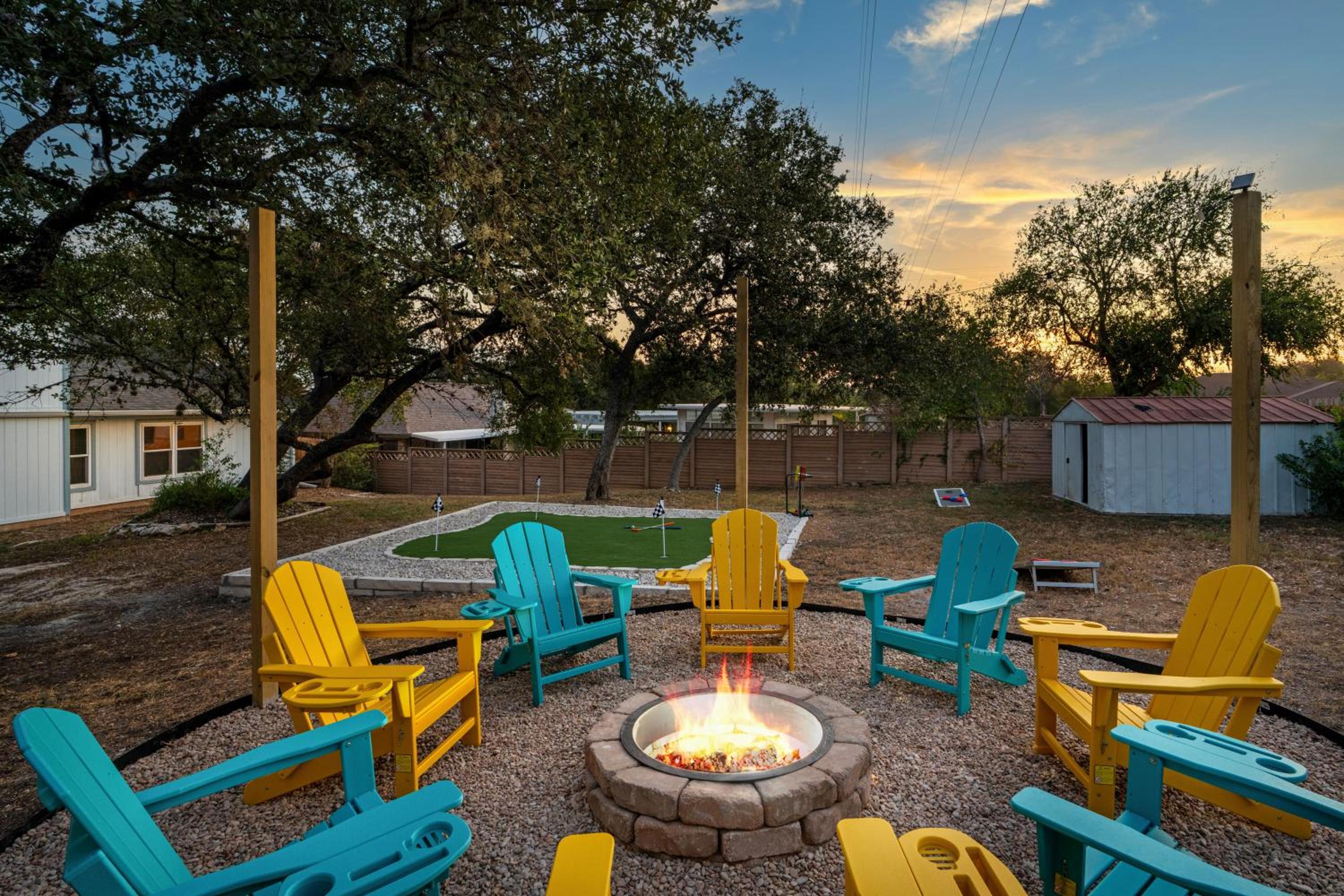 Mini Golf, Arcade and Fire Pit! San Antonio Home