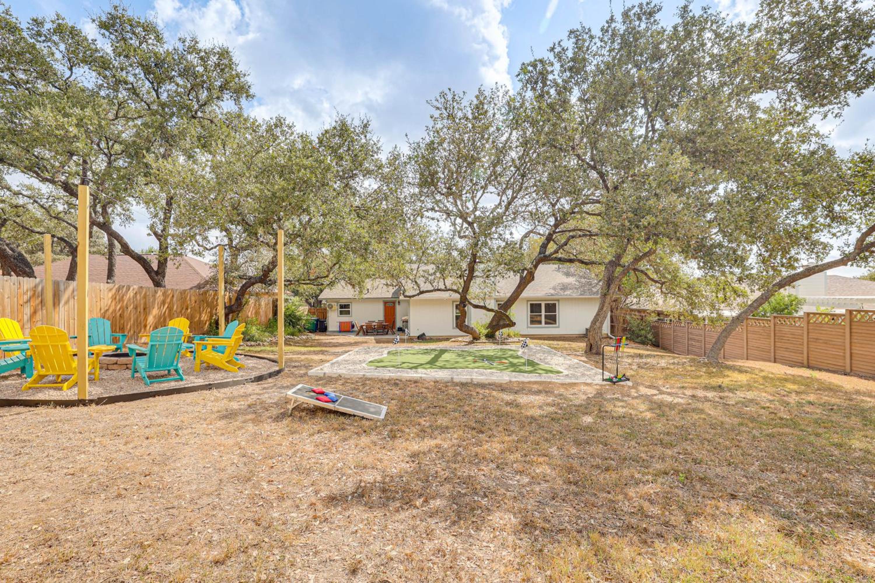 Mini Golf, Arcade and Fire Pit! San Antonio Home