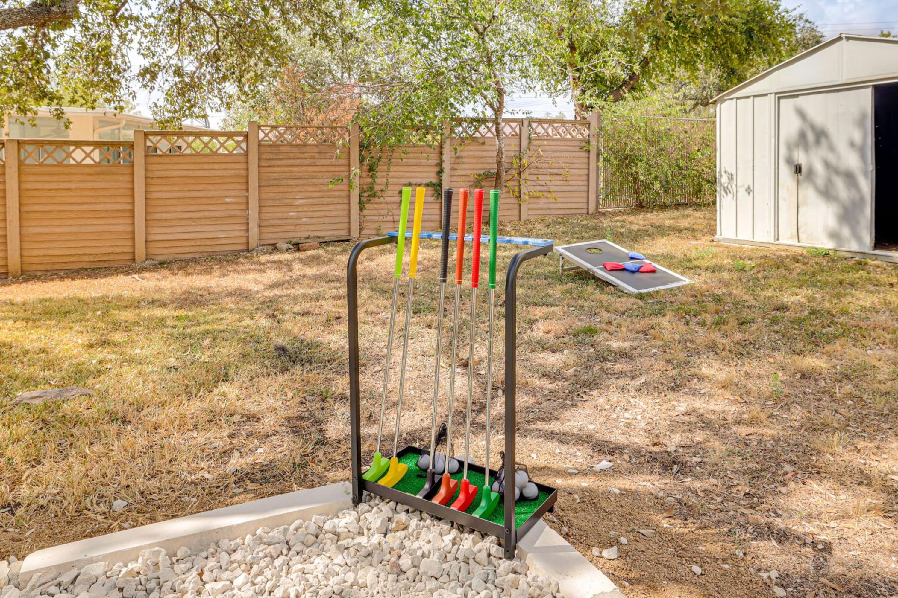 Mini Golf, Arcade and Fire Pit! San Antonio Home