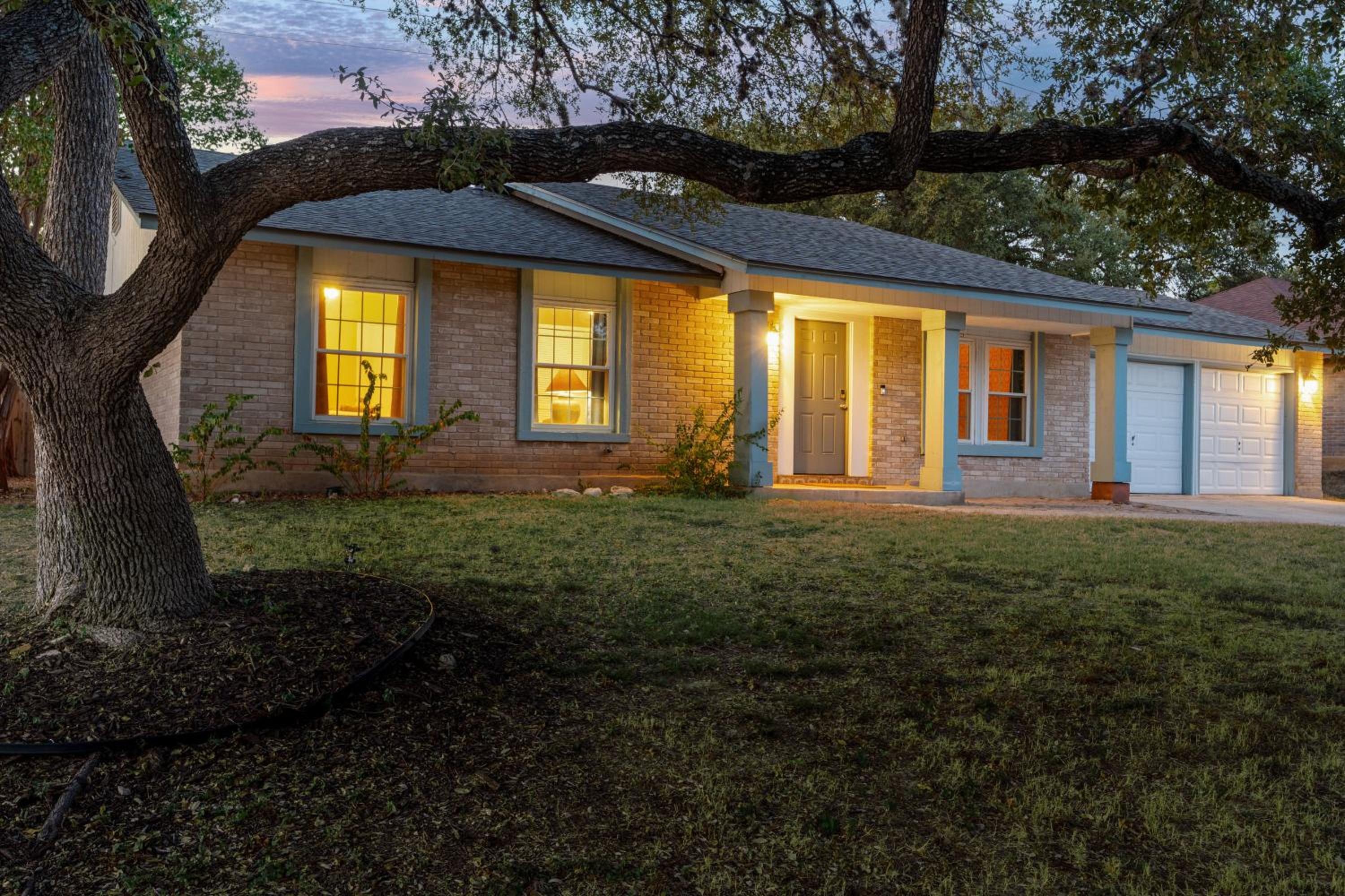 Mini Golf, Arcade and Fire Pit! San Antonio Home