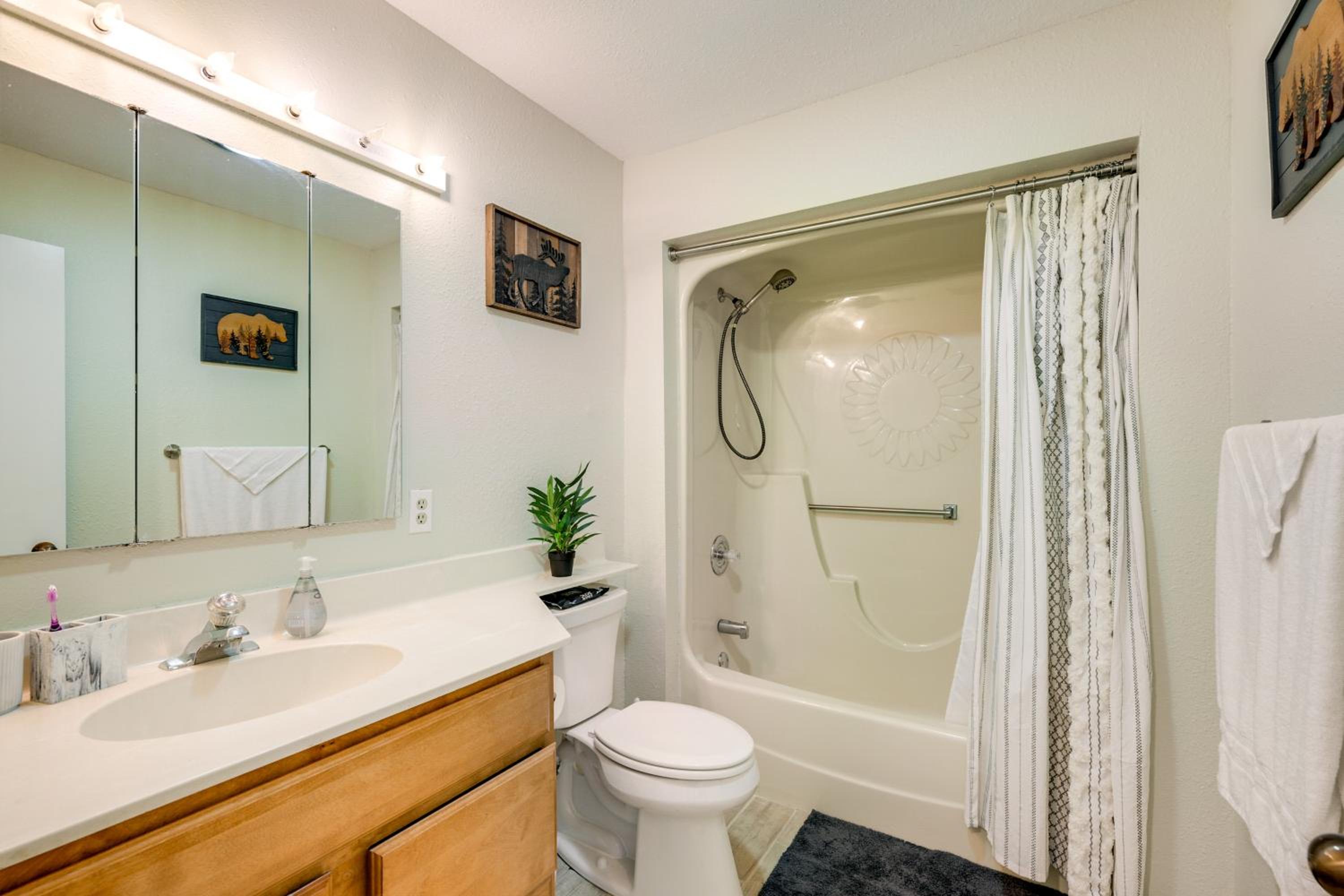 4 Mi to Dtwn Pagosa Springs Gem with Mtn Views!