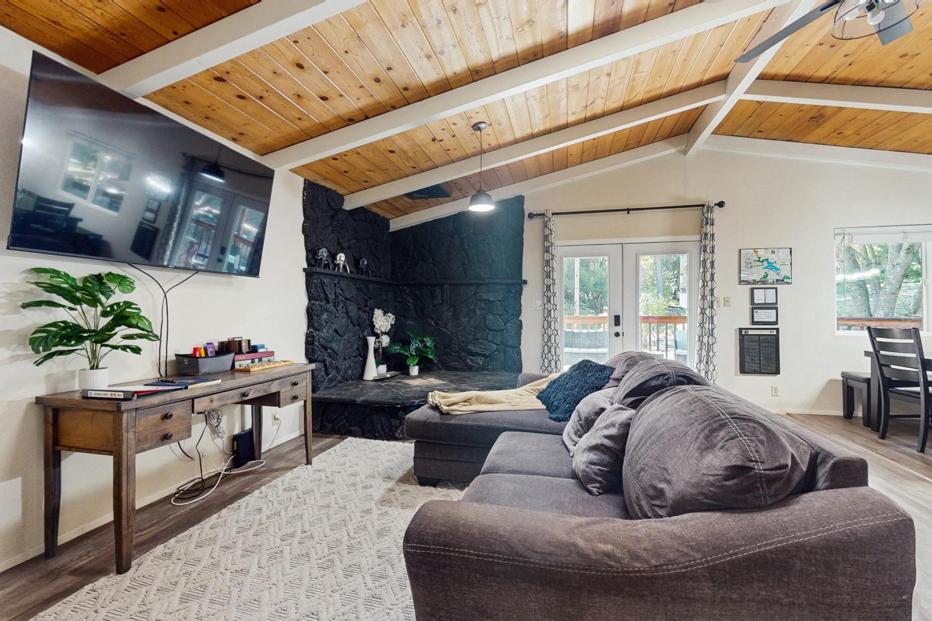 4BR Home Near Yosemite with Pool Table