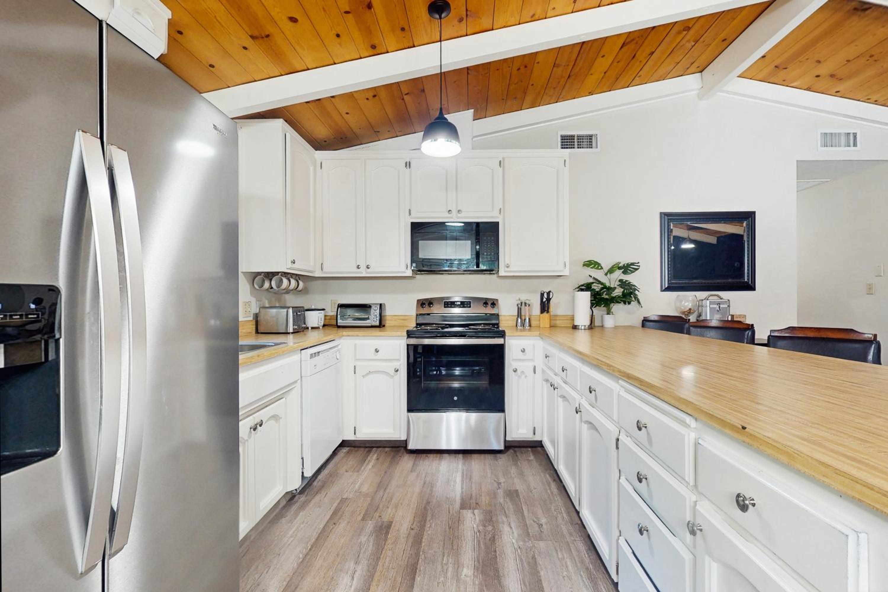 4BR Home Near Yosemite with Pool Table
