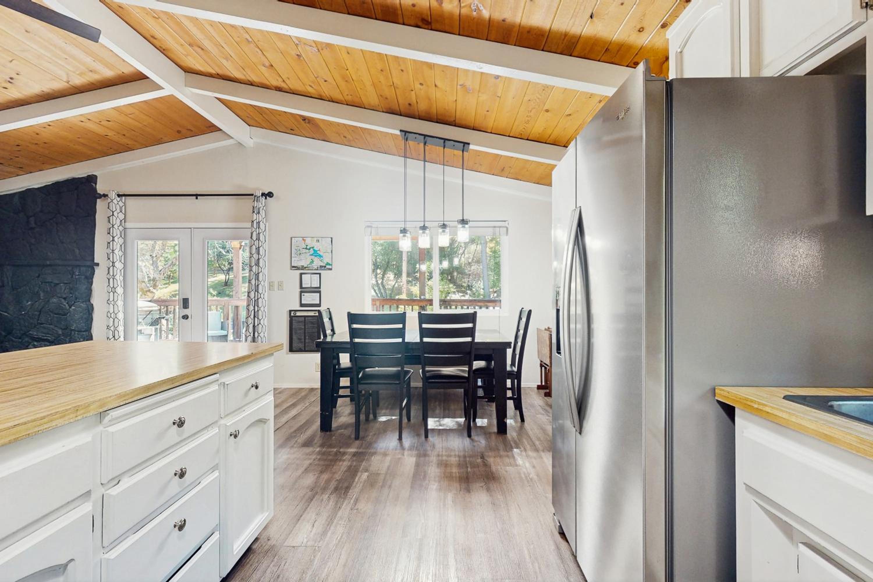 4BR Home Near Yosemite with Pool Table
