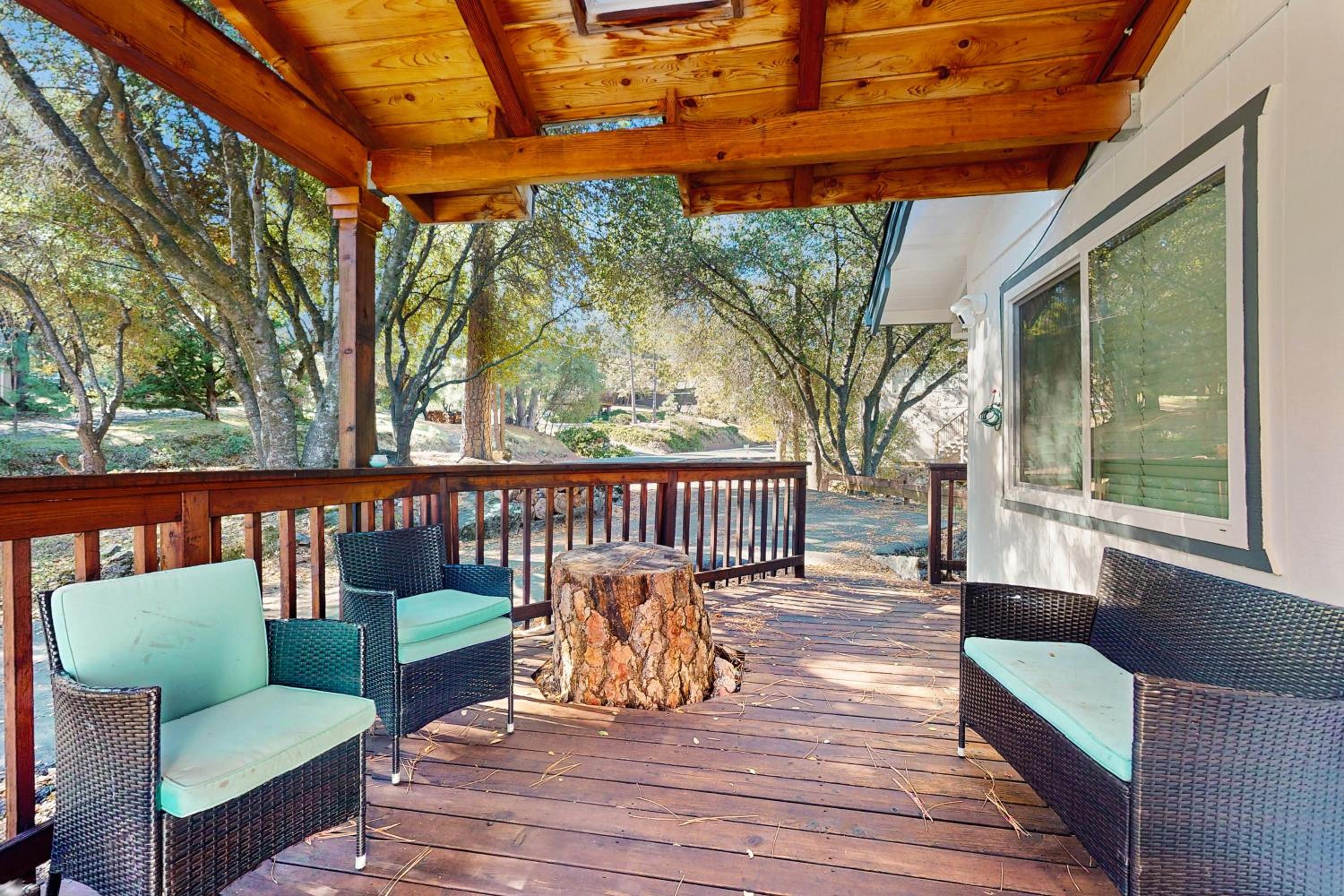 4BR Home Near Yosemite with Pool Table