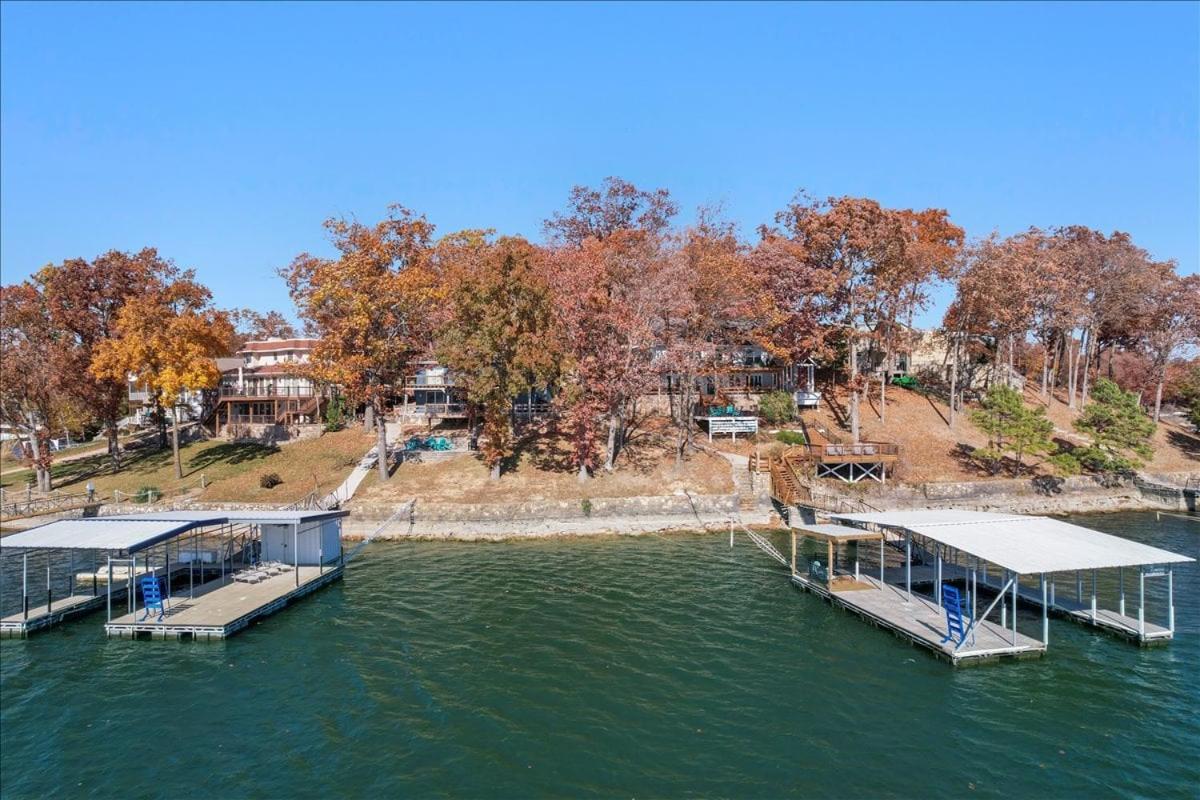 2 Lakefront Homes: Wide Decks, Great View
